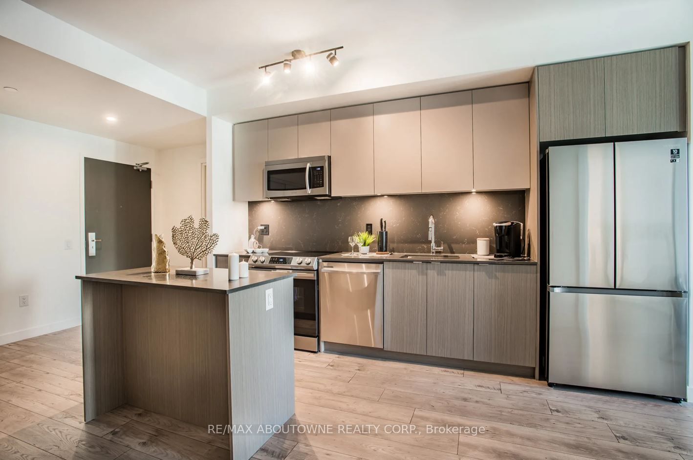 Unit A303 - 125 Bronte Road, Oakville 4