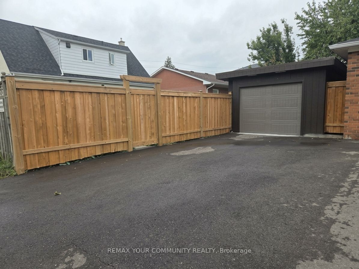 Unit Garage - 999 Caledonia Road, North York 2