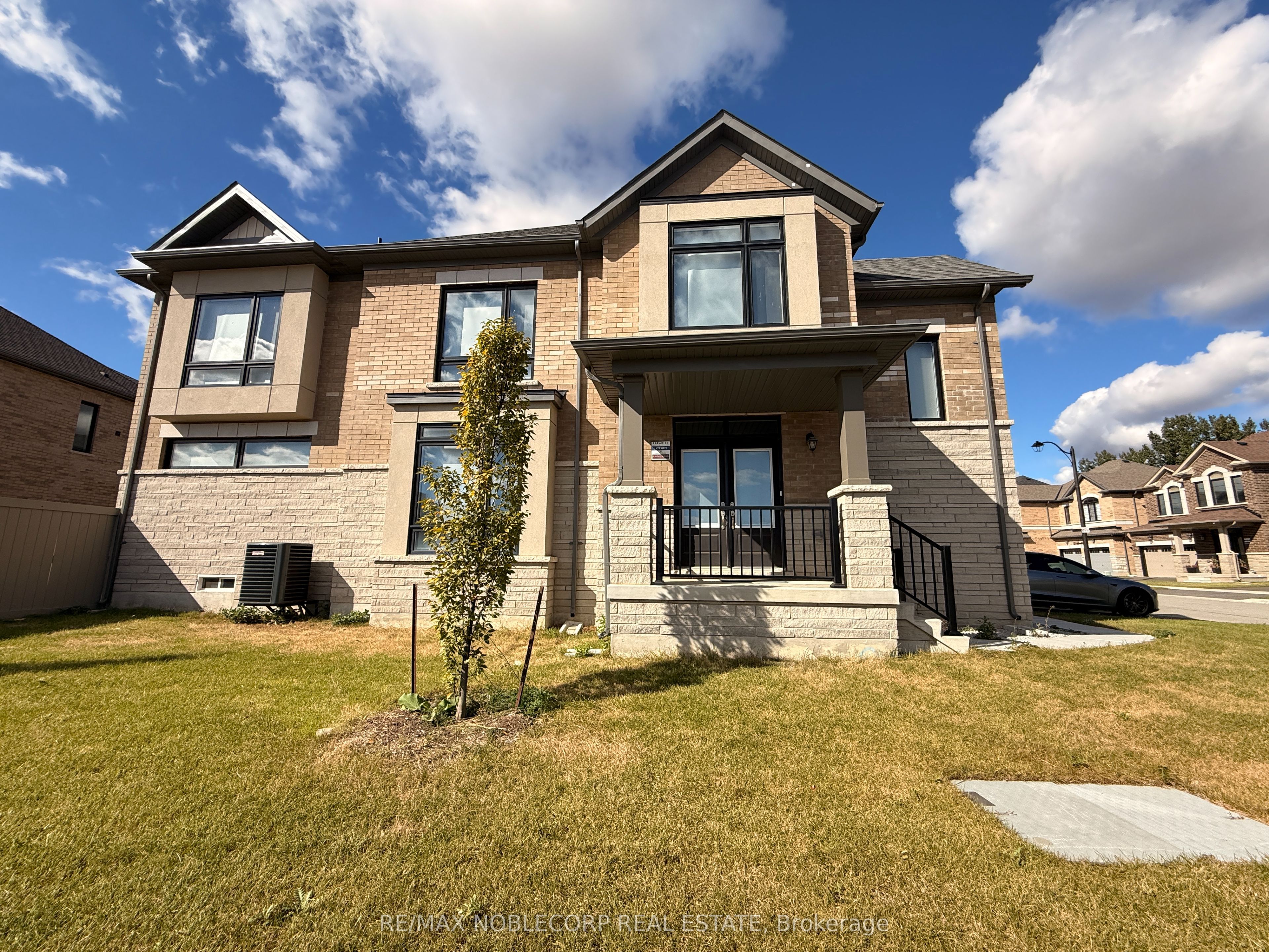 45 Arnold Circle, Brampton 2
