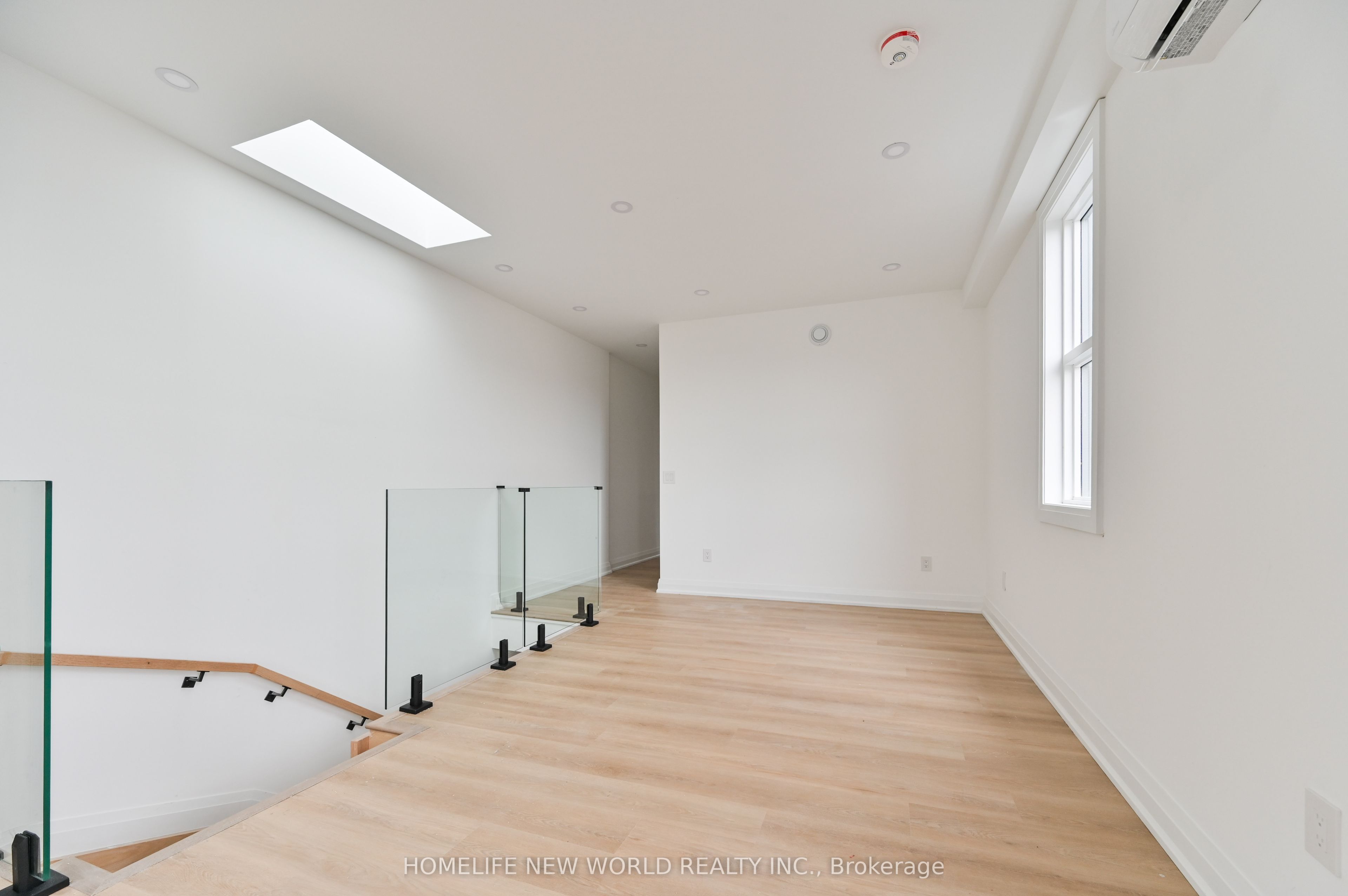 Unit Upper - 228 Emerson Ave Avenue, Toronto 4