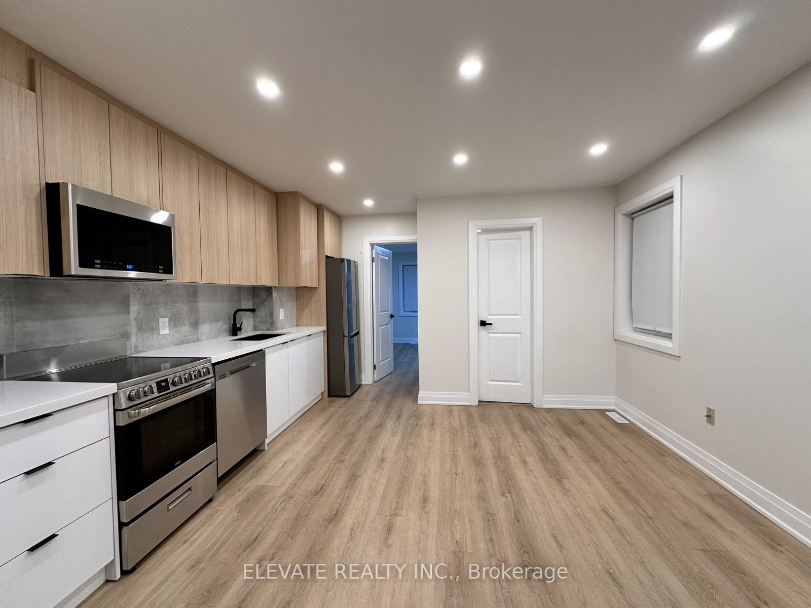 38 Lightbourn Avenue, Toronto 4