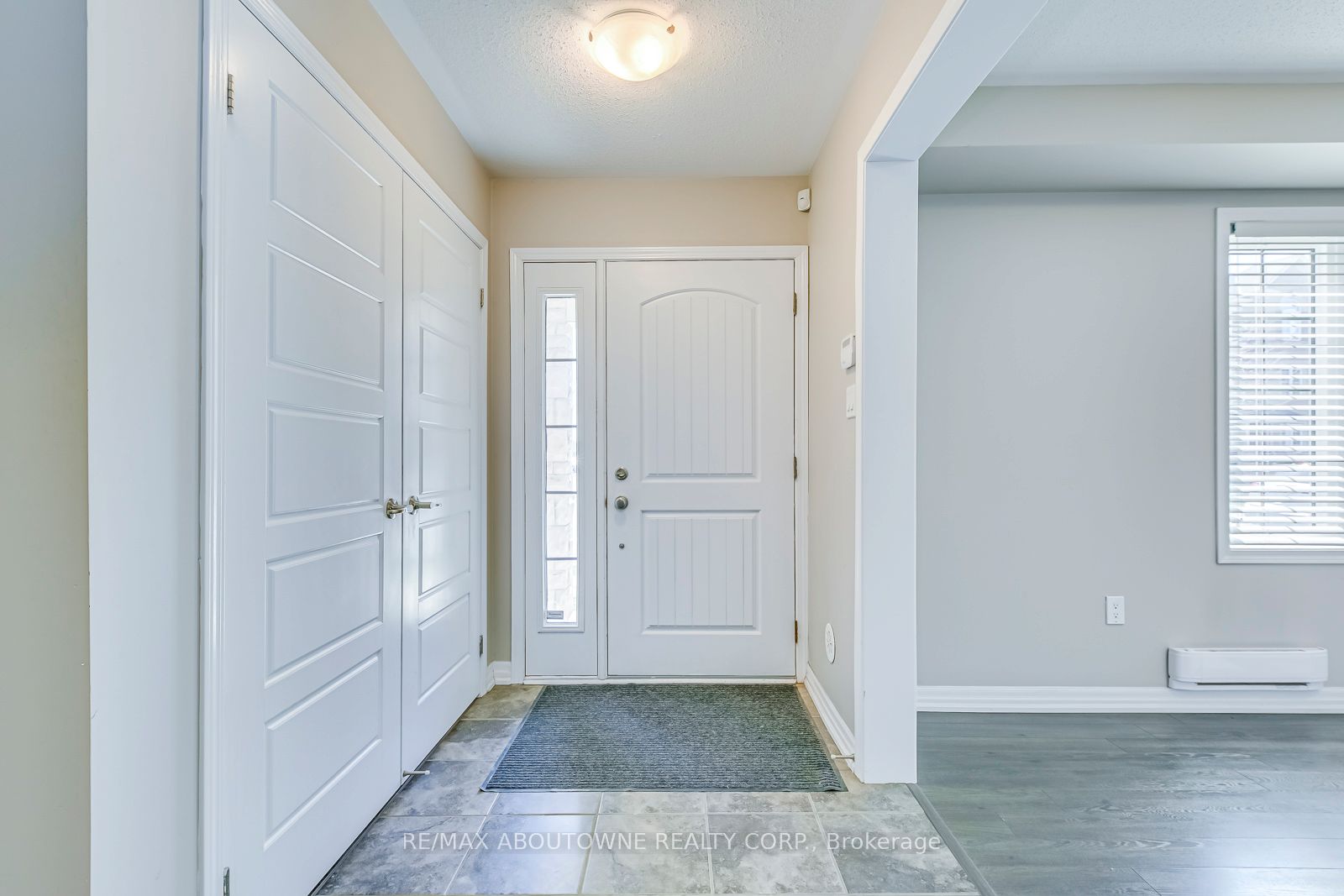 212 Ellen Davidson Drive, Oakville 3