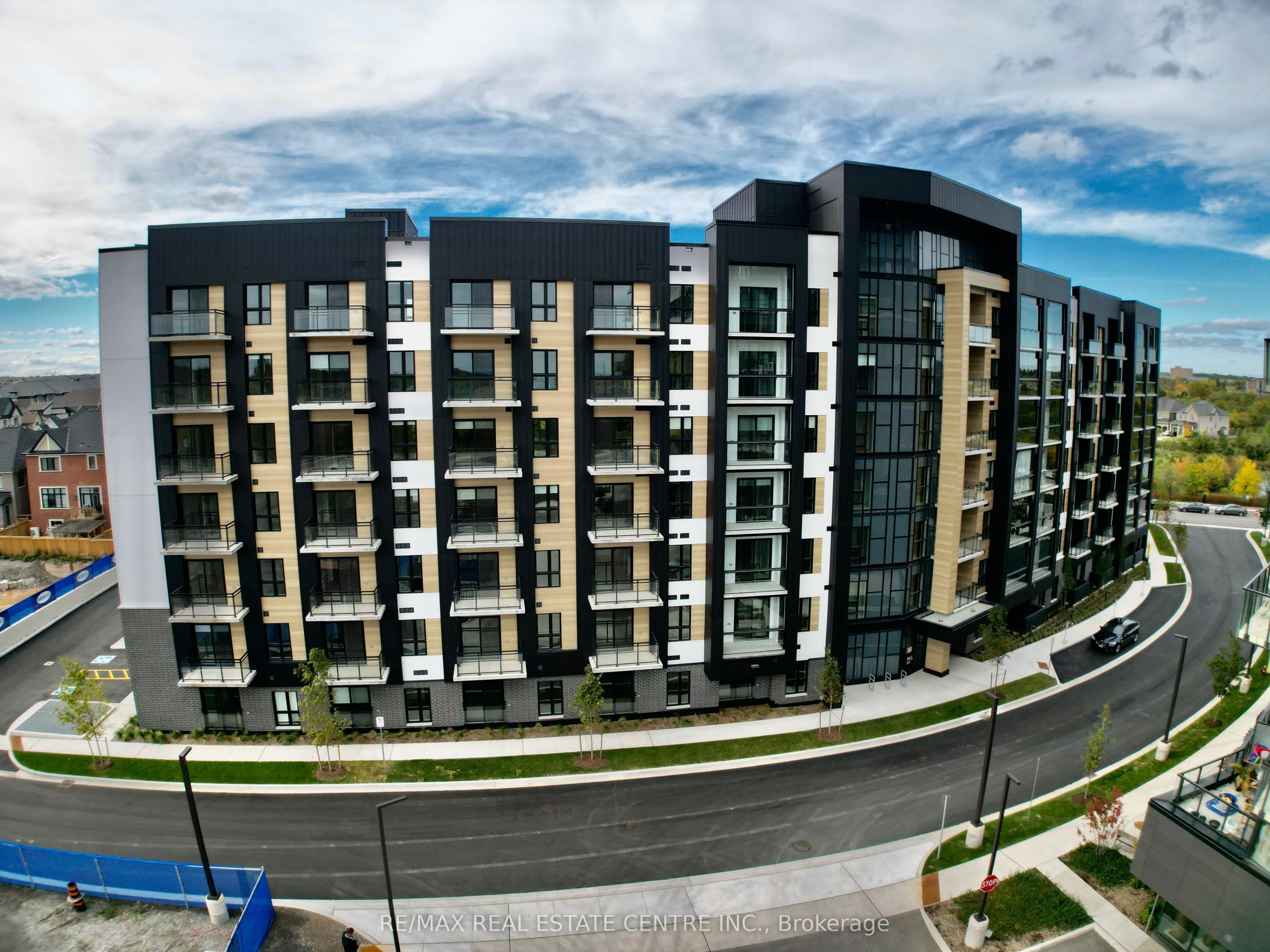 Unit 411 - 3008 William Cutmore Boulevard, Oakville 2