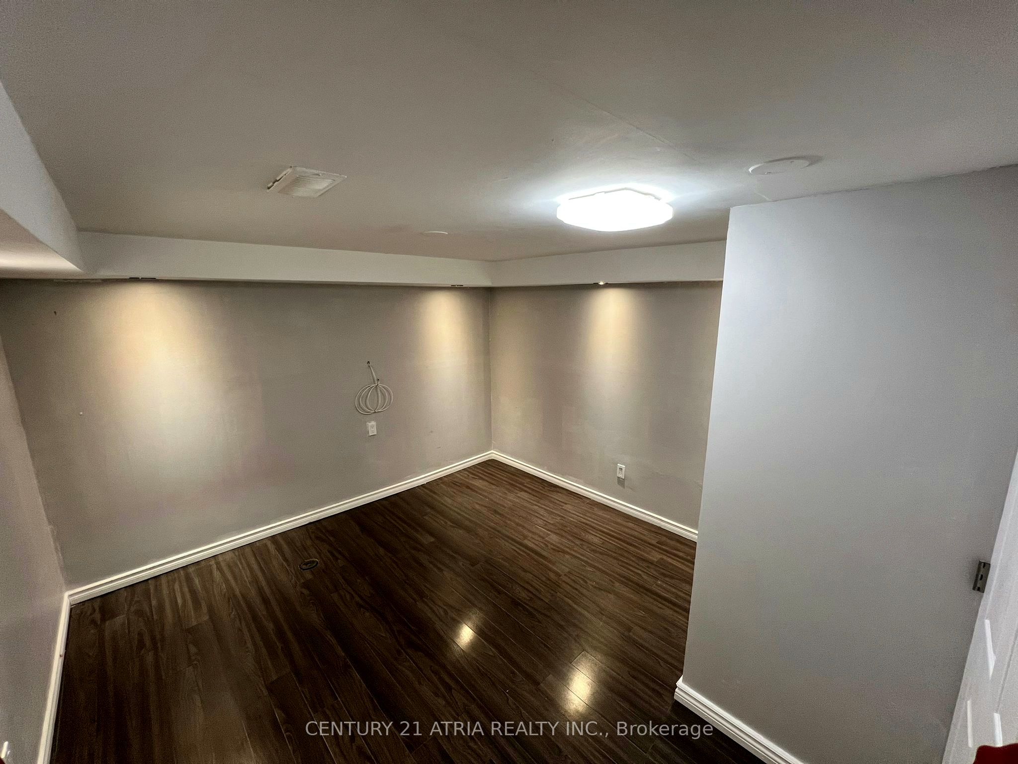 Unit Lower - 39 Frankton Crescent, North York 4
