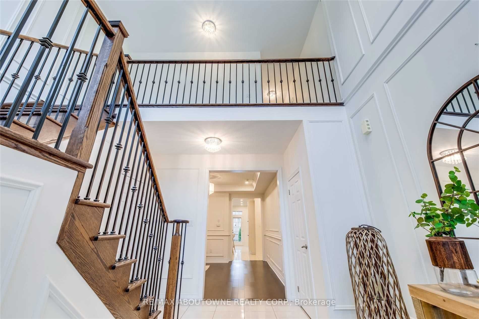 3115 Carding Mill Trail, Oakville 4