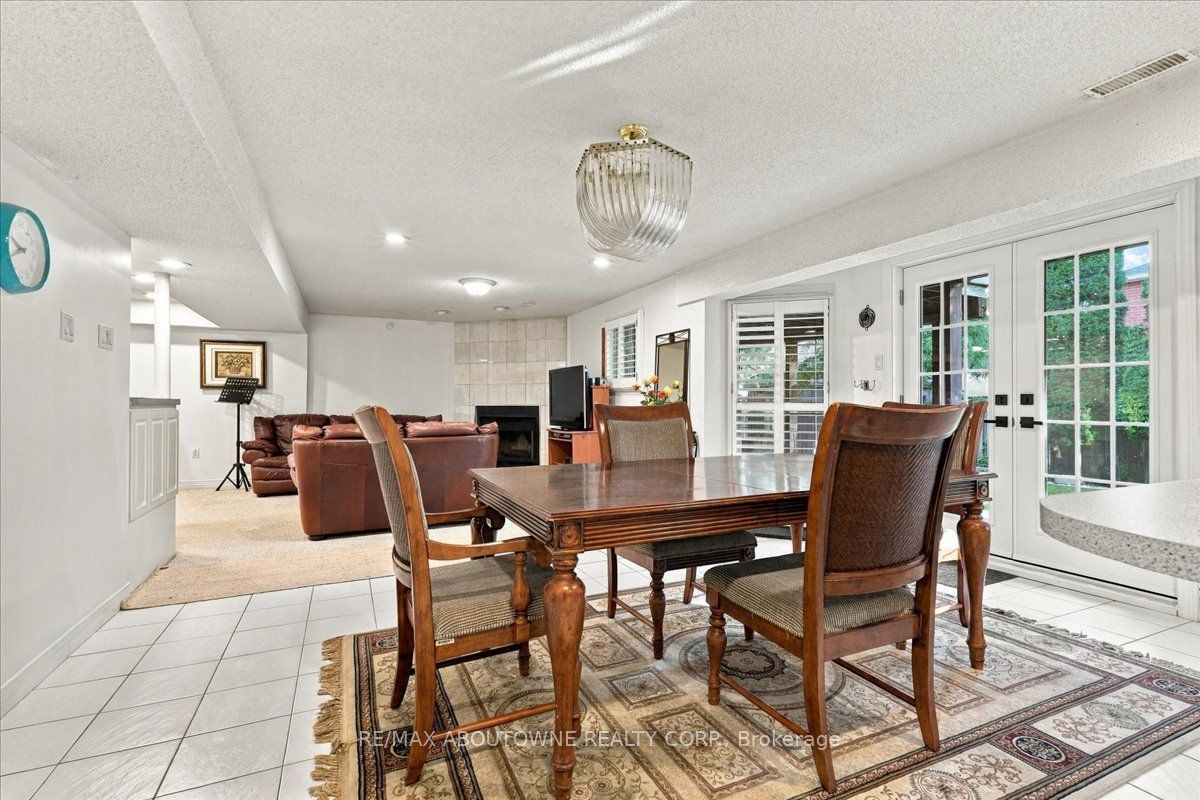 Unit Lower - 1374 Heritage Way, Oakville 2