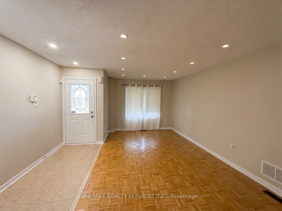 4 Butterchurn Road, Brampton 2