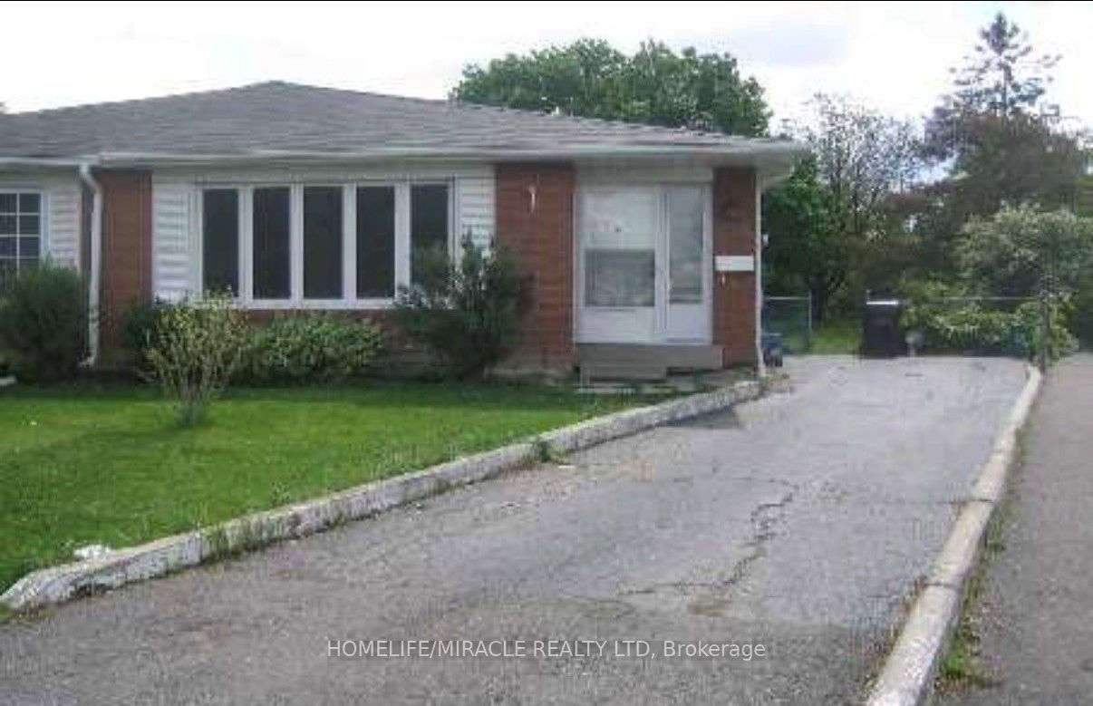 25 Four Leaf Drive, Etobicoke 1