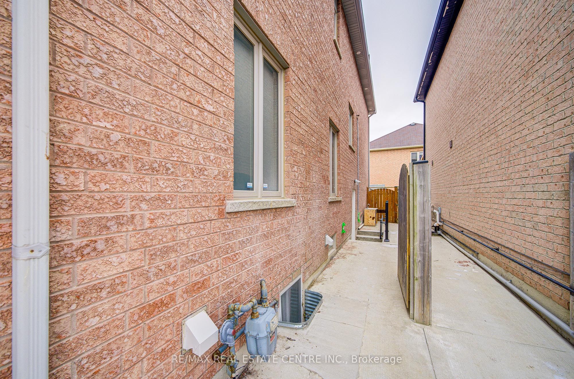 Unit Bsmt - 23 Gamson Crescent, Brampton 4