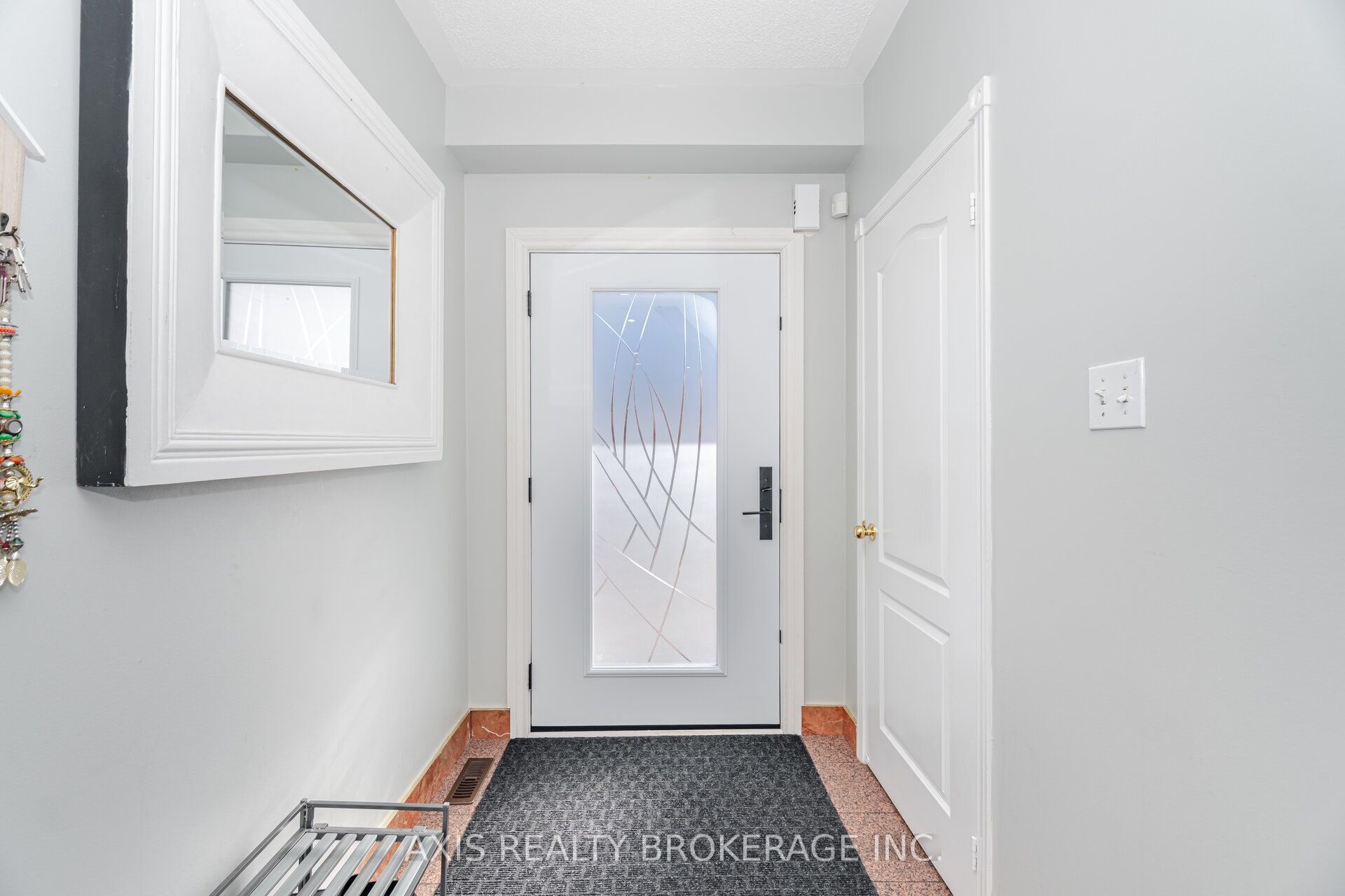 2 Queen Mary Drive, Brampton 5
