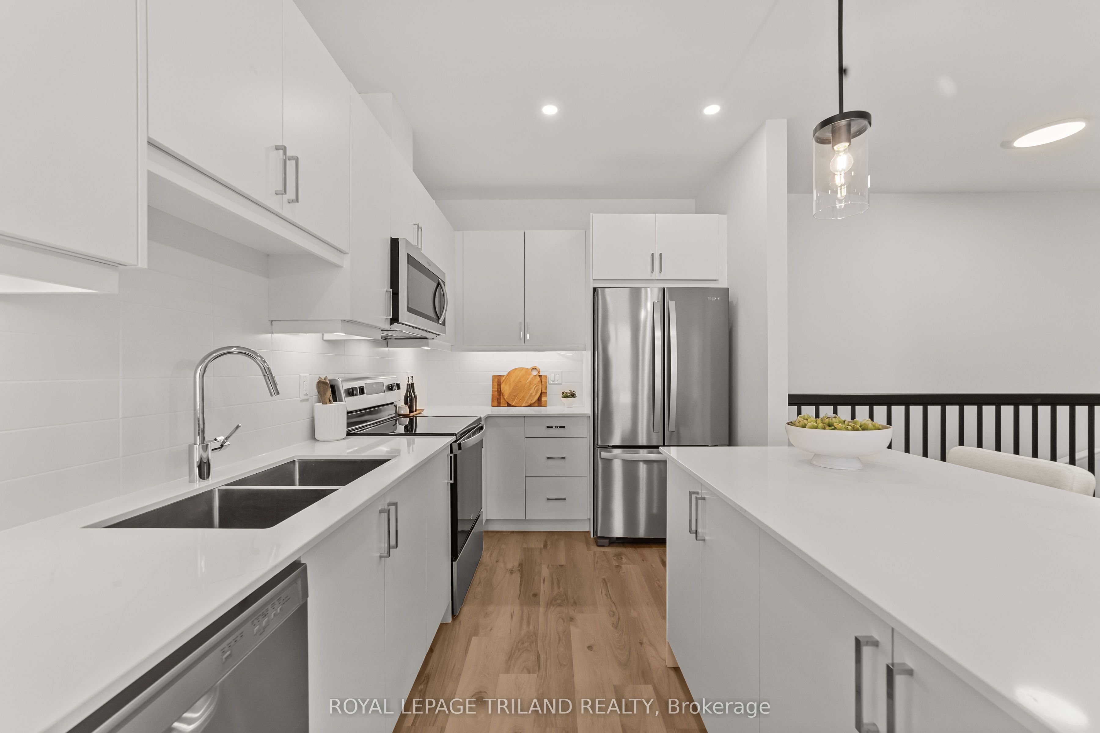 955 Catalpa Square, London 3