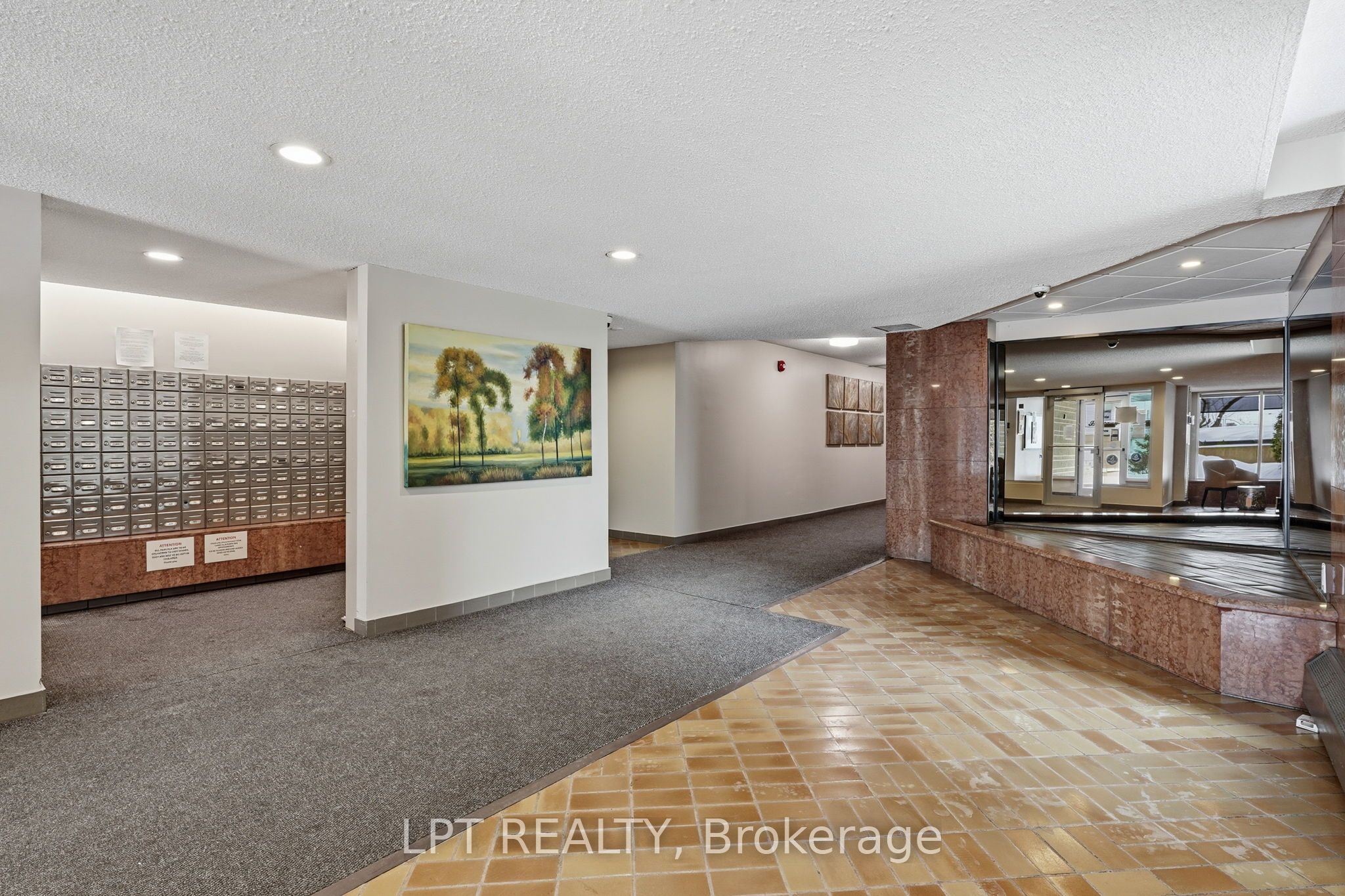 Unit 1112 - 555 Brittany Drive, Ottawa 5
