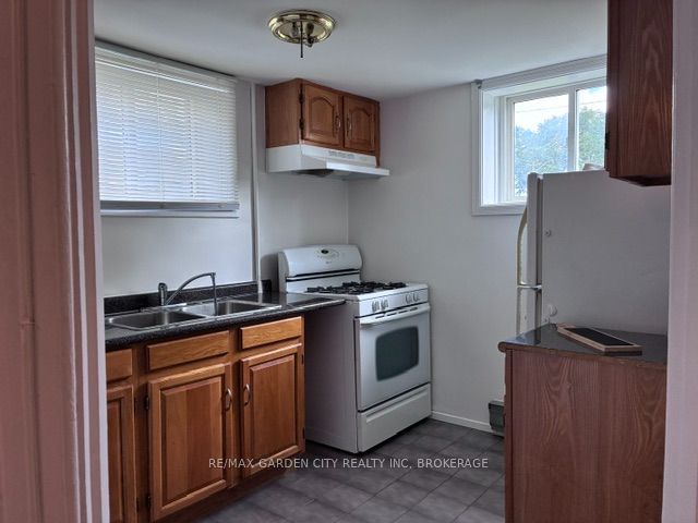 Unit 5 - 131 Lyons Avenue, Welland 5