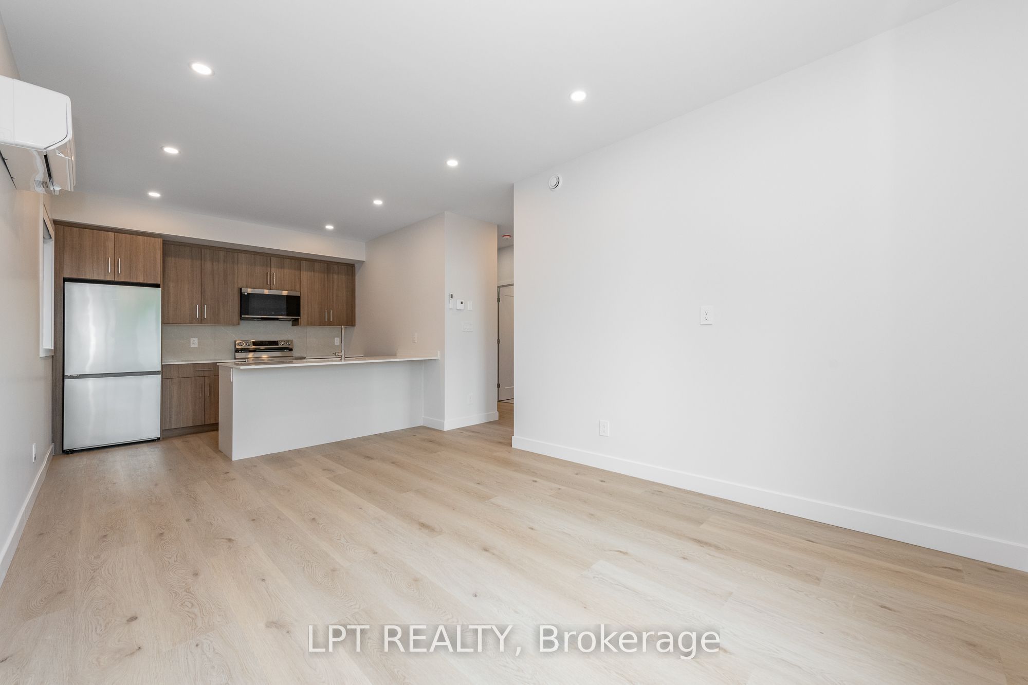 Unit 4 - 249 Columbus Avenue, Ottawa 3