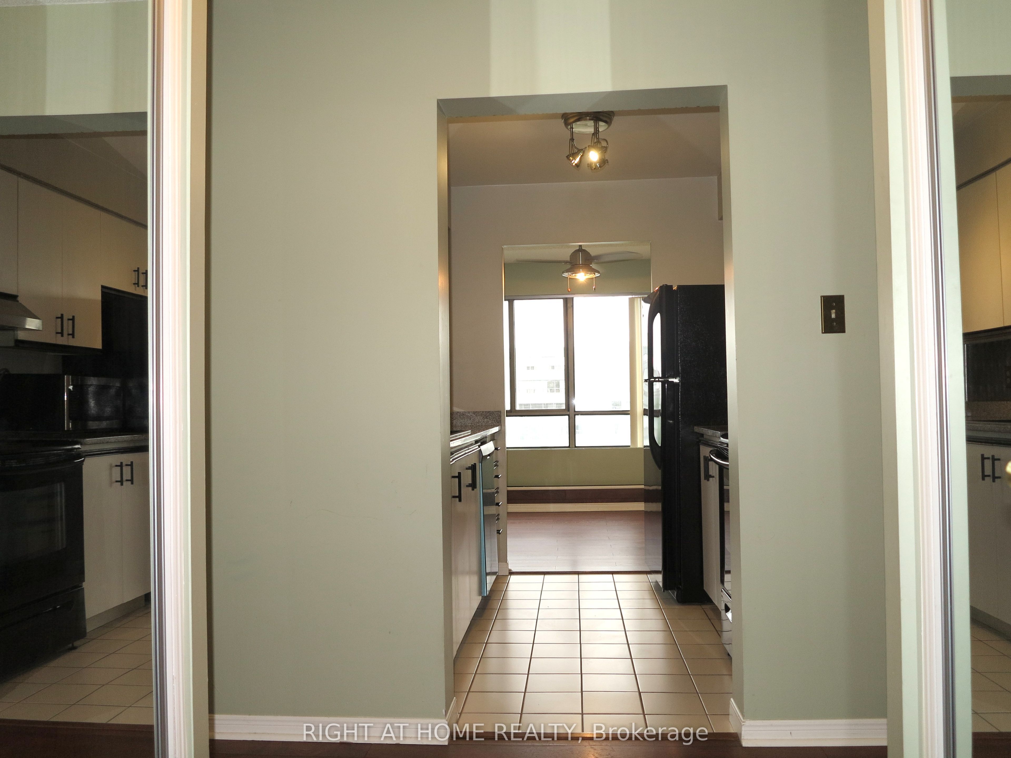 Unit 1011 - 570 Proudfoot Lane, London 3