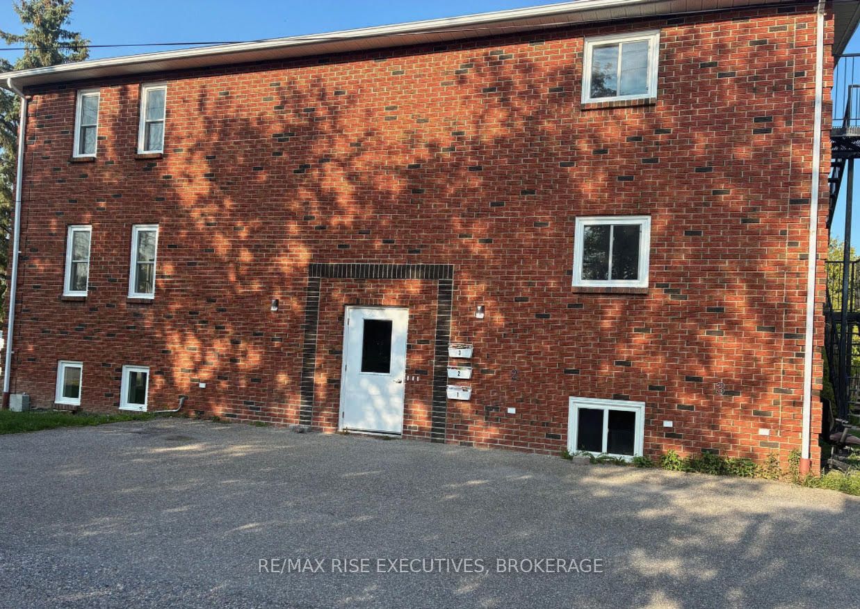 Unit 3 - 565 Emma Street, Gananoque 1