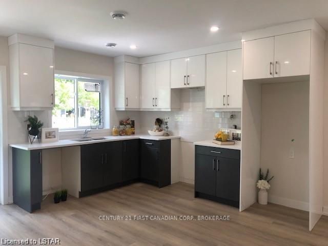 2388 BOSWELL Street, St. Clair 3