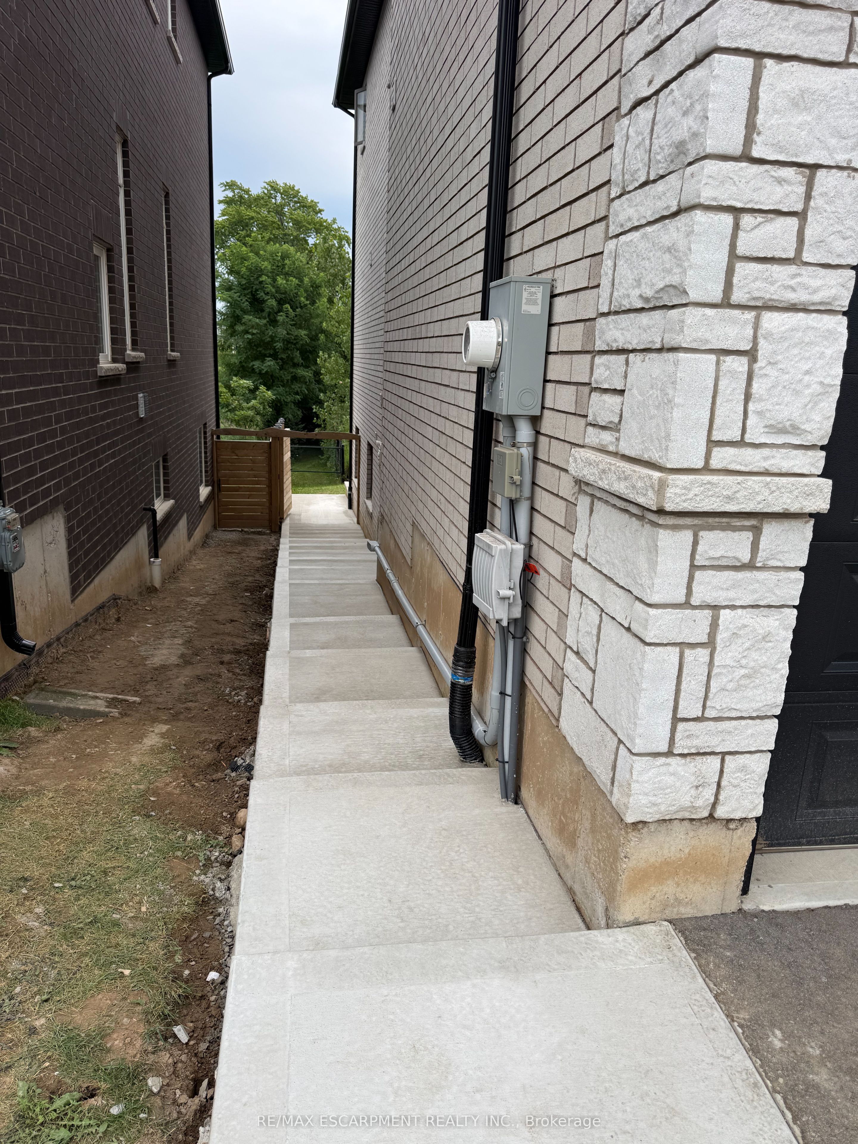 Unit LOWER - 27 DEERFIELD Lane, Ancaster 3
