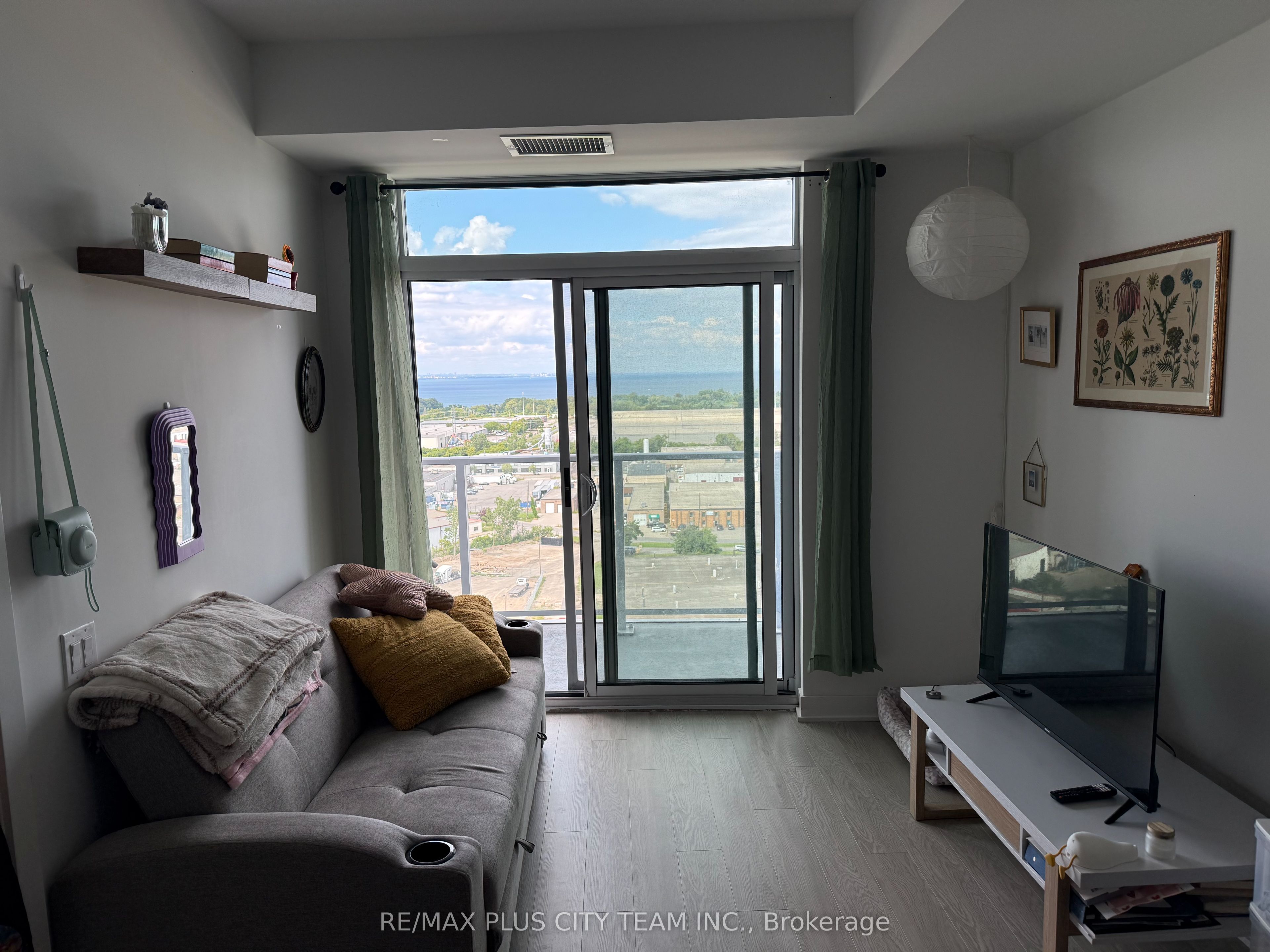 Unit 1512 - 2782 Barton Street, Hamilton 2
