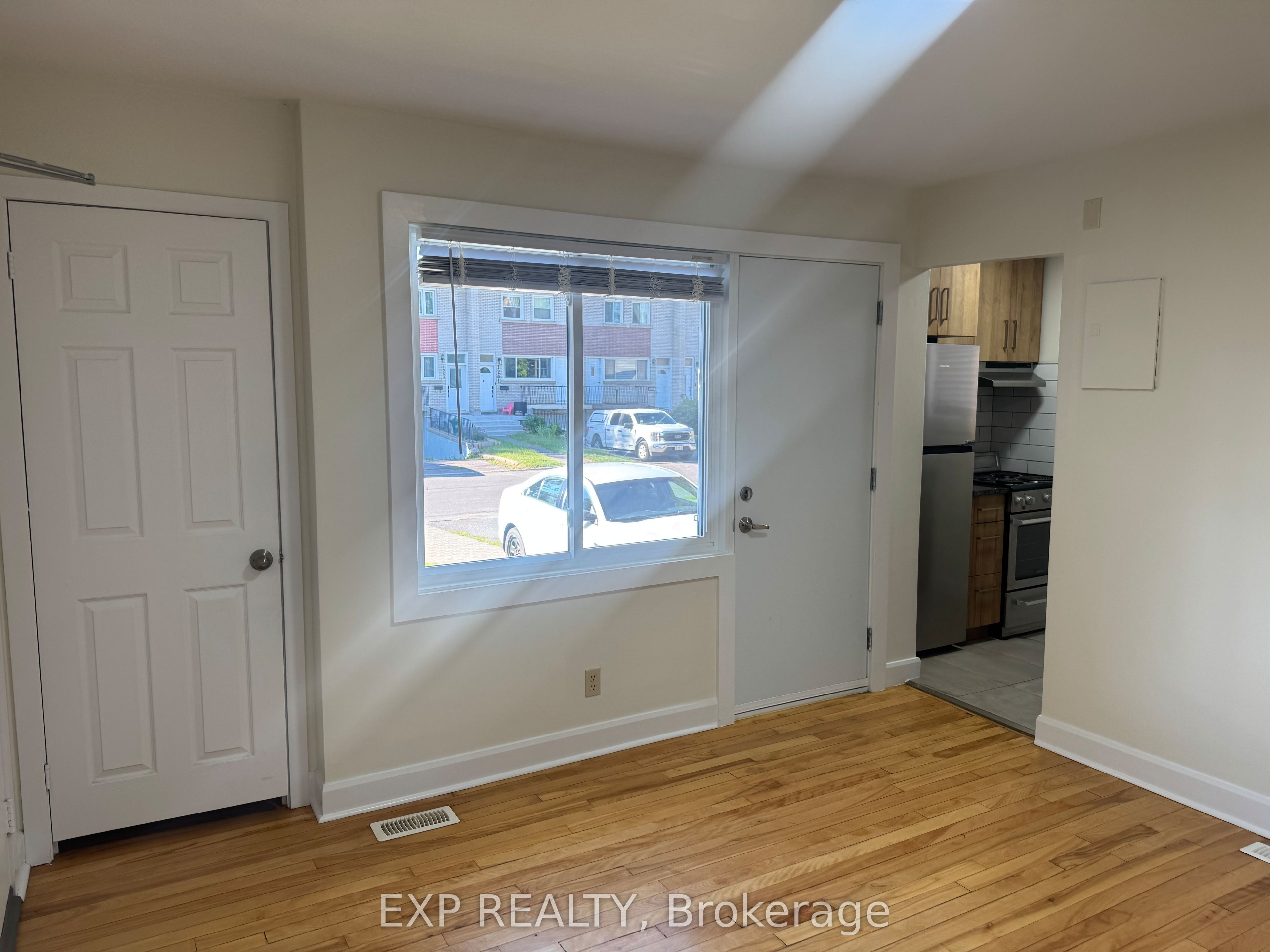 Unit 1 - 1268 Emperor Avenue, Ottawa 4