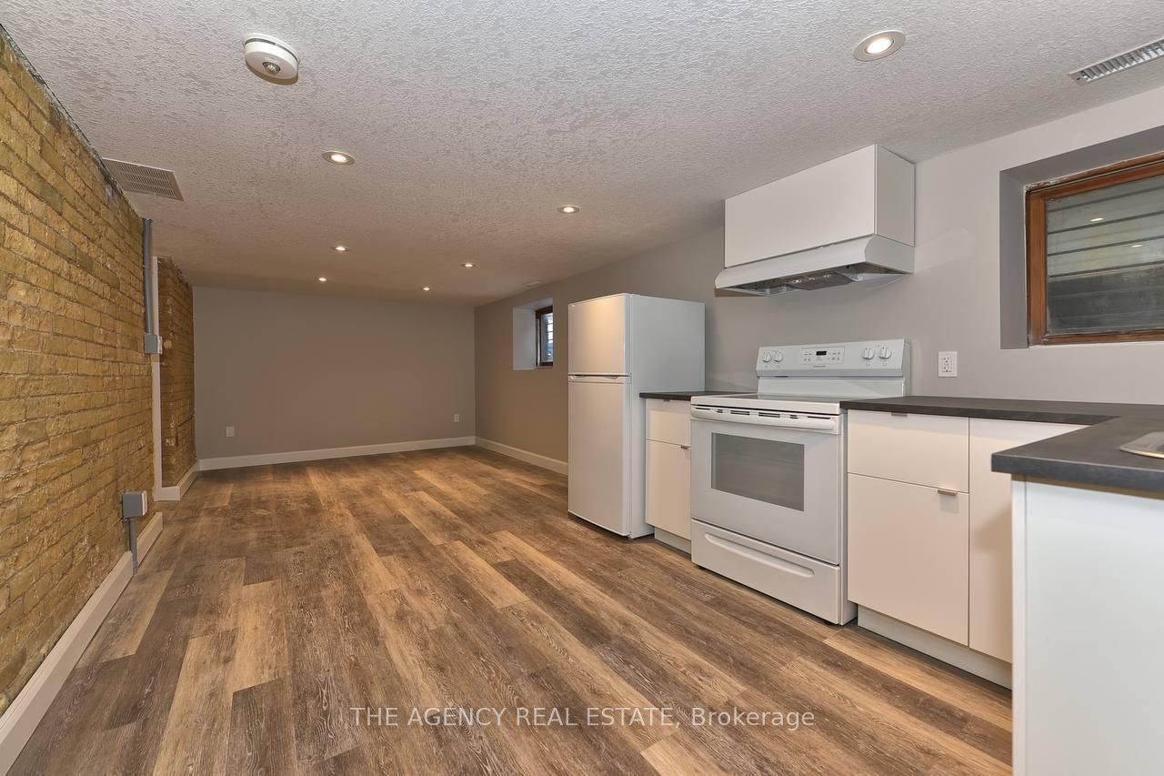 870 Queens Avenue, London 4