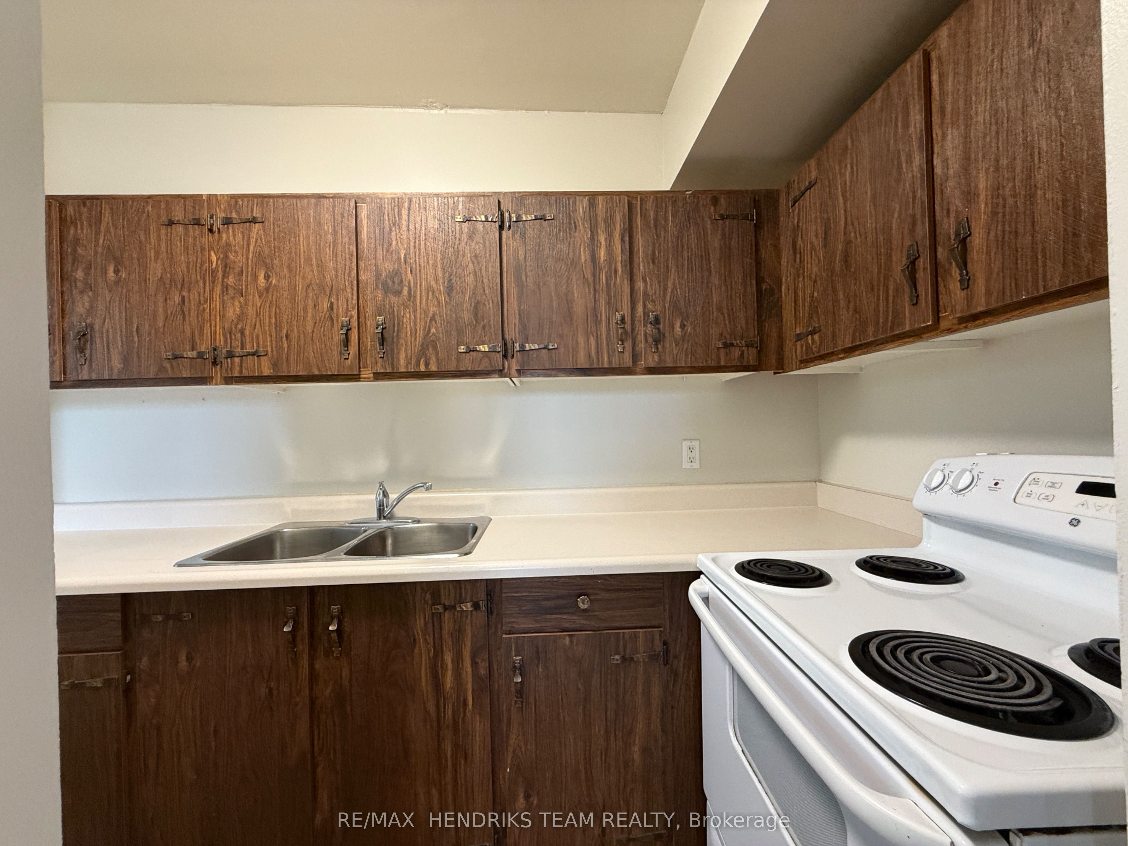 Unit B401 - 80 Rockwood Avenue, St. Catharines 2
