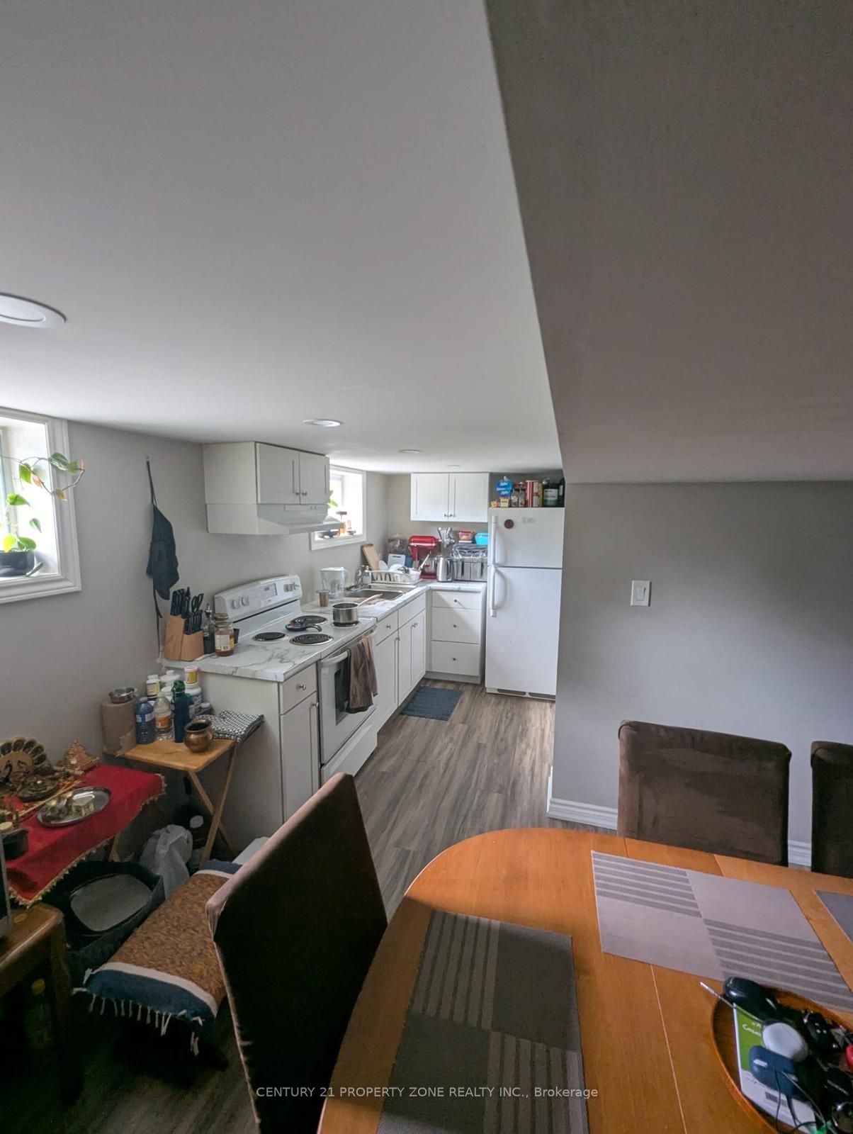 561 Mohawk Road W, Hamilton 2