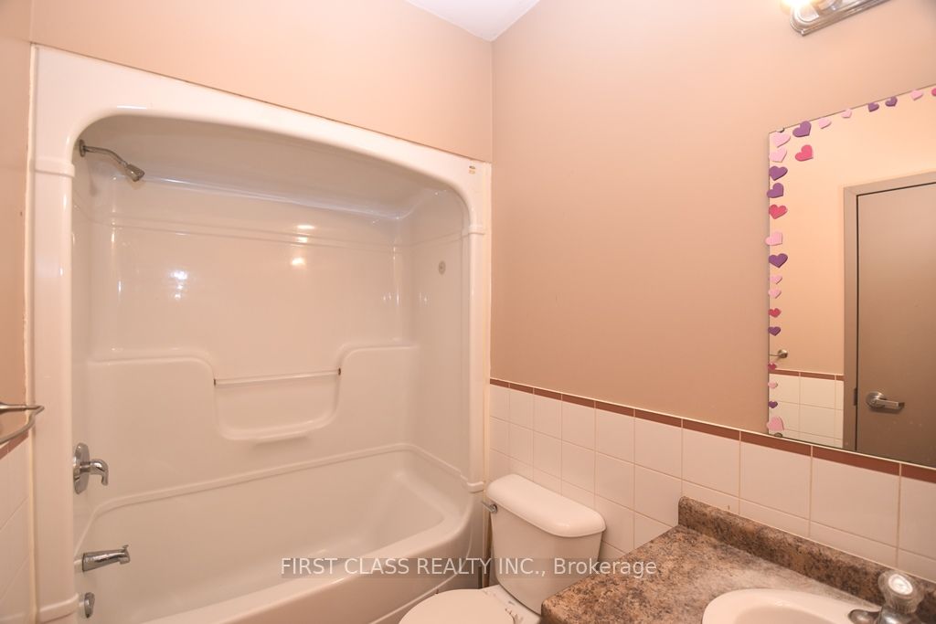 Unit 3 - 18 Market Street, Brantford 4