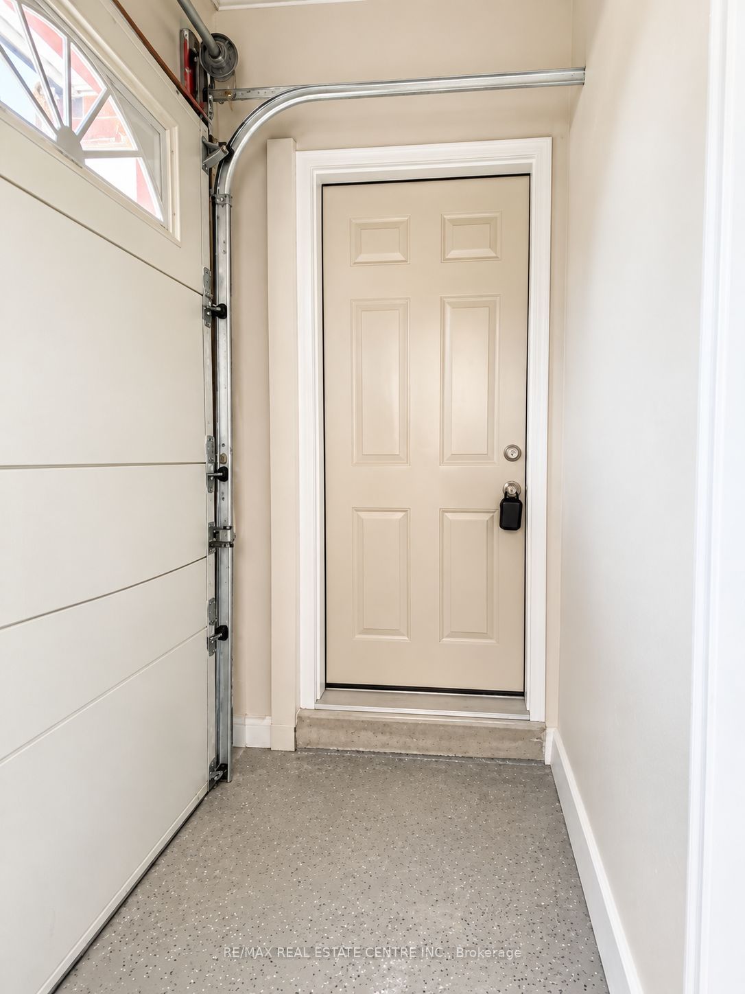 Unit Basement - 46 Wayne Drive, Kitchener 2
