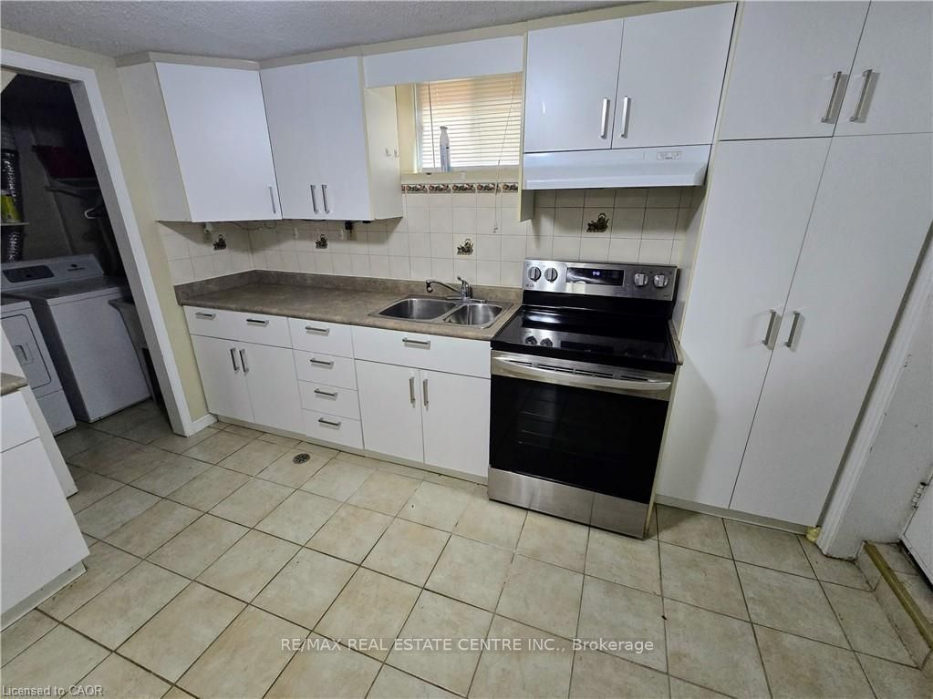 89 Elgin Street N, Cambridge 5
