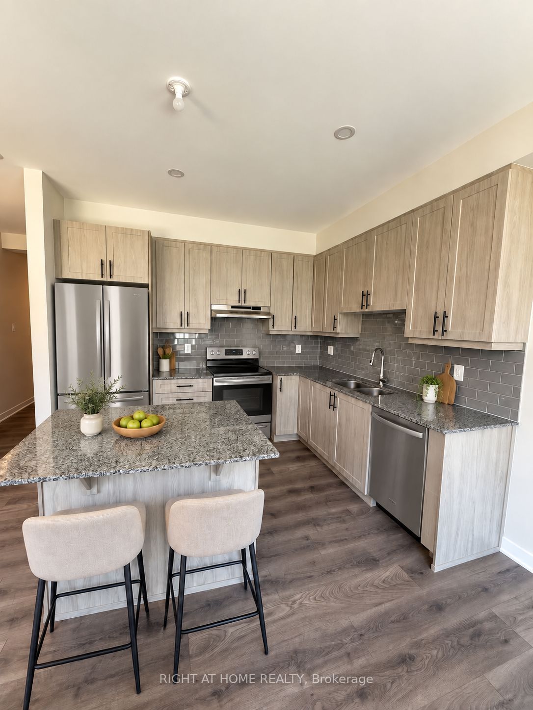 23 Sintaluta Walk, Stittsville-Goulbourn 3