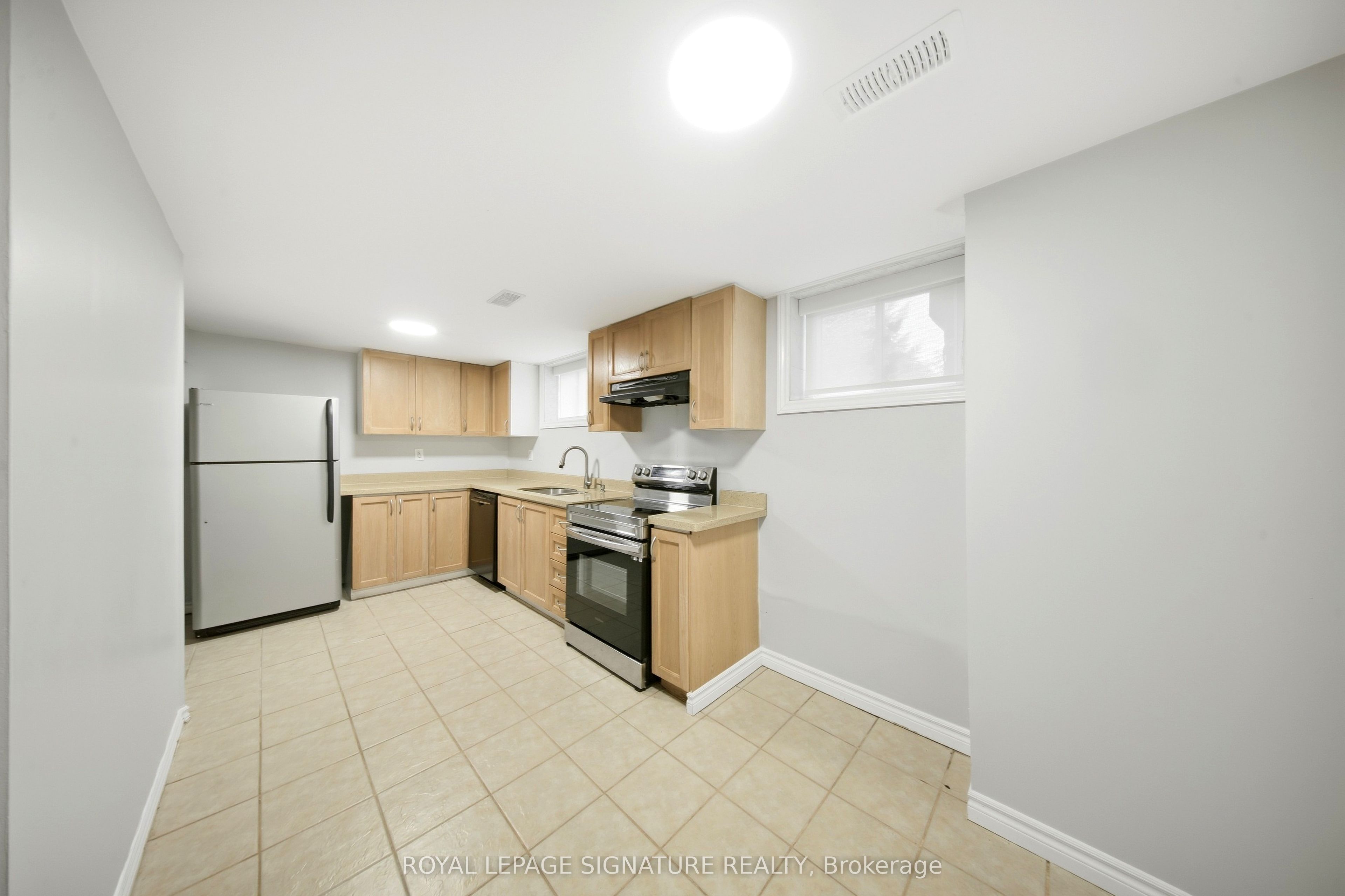Unit Bsmt - 85 Kenora Avenue, Hamilton 5