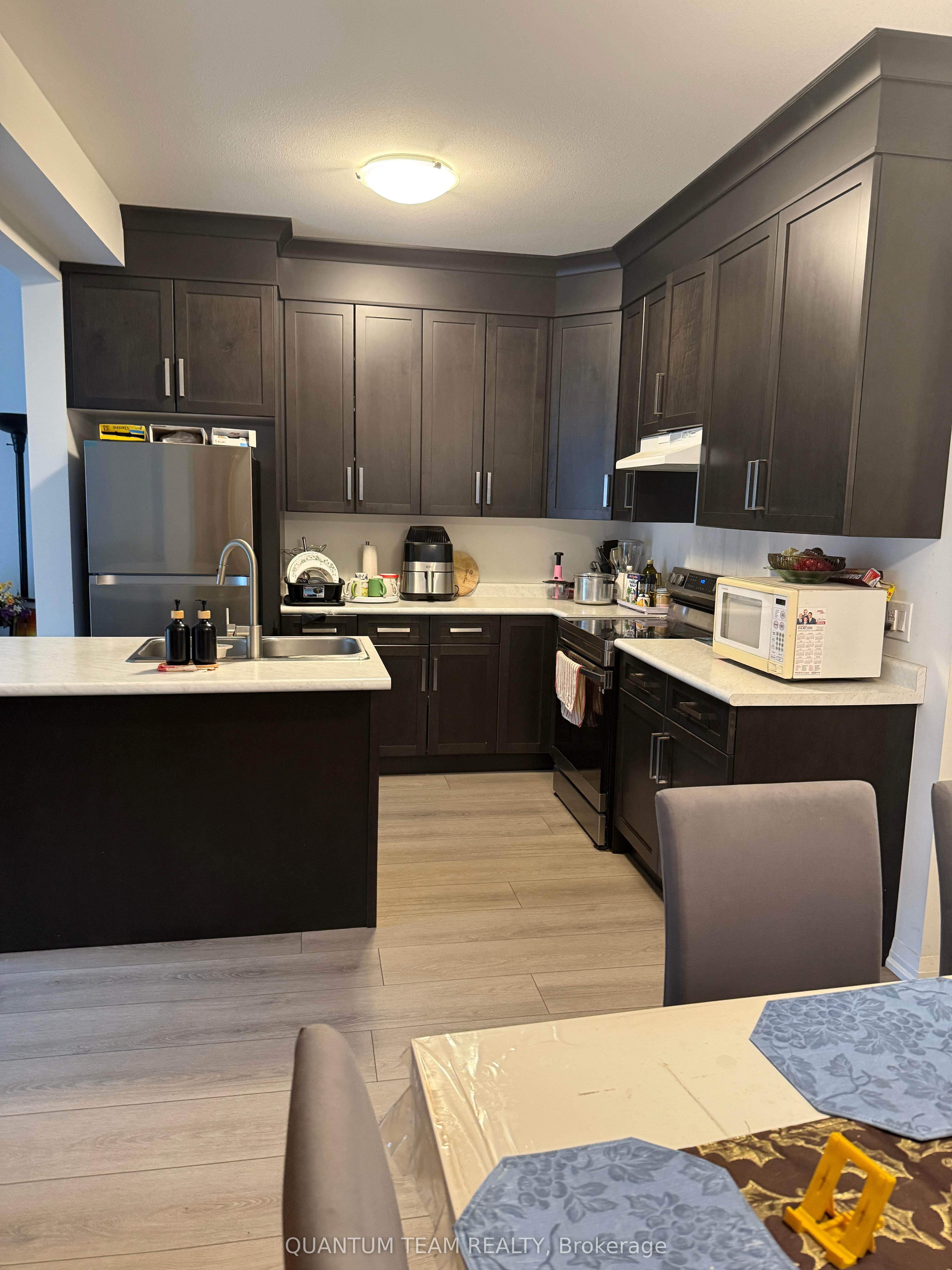 Unit upper - 9345 White Oak Avenue, Niagara Falls 4