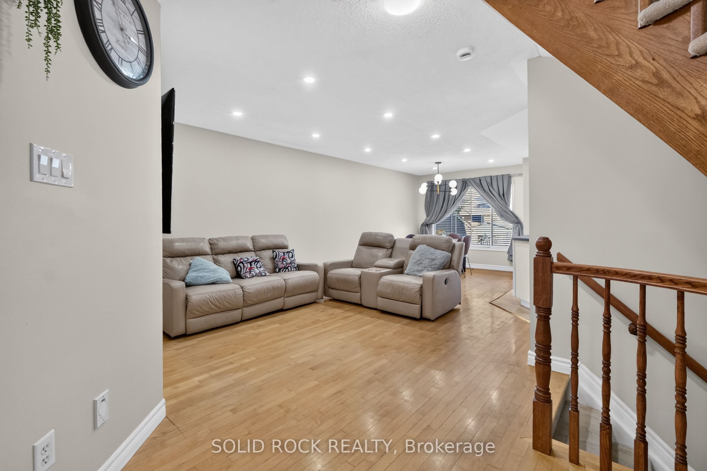 2073 Hiboux Street, Cumberland 5