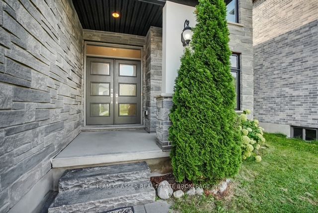 2407 Red Thorne Avenue, London 5