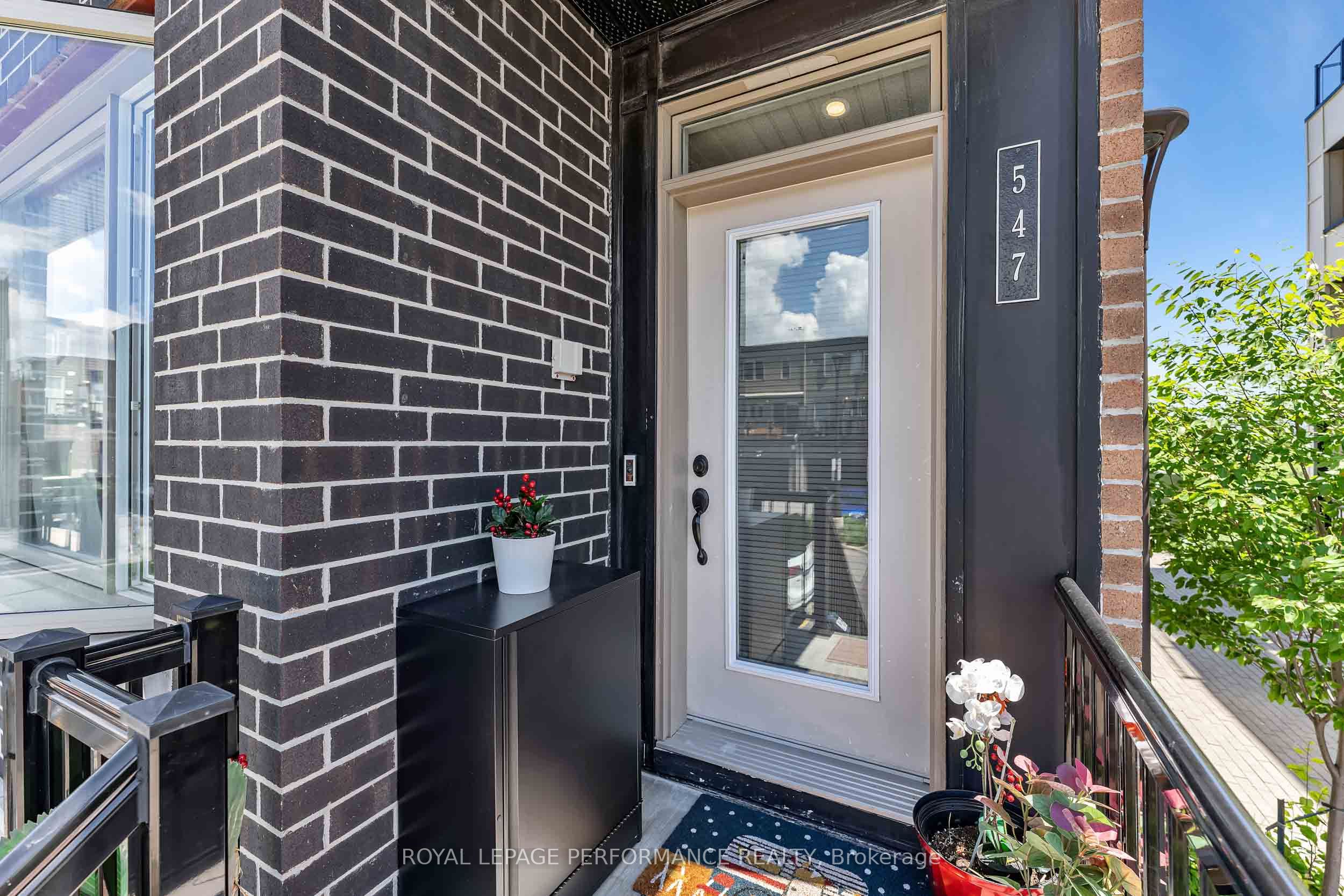 547 Ozawa Private, Ottawa 3