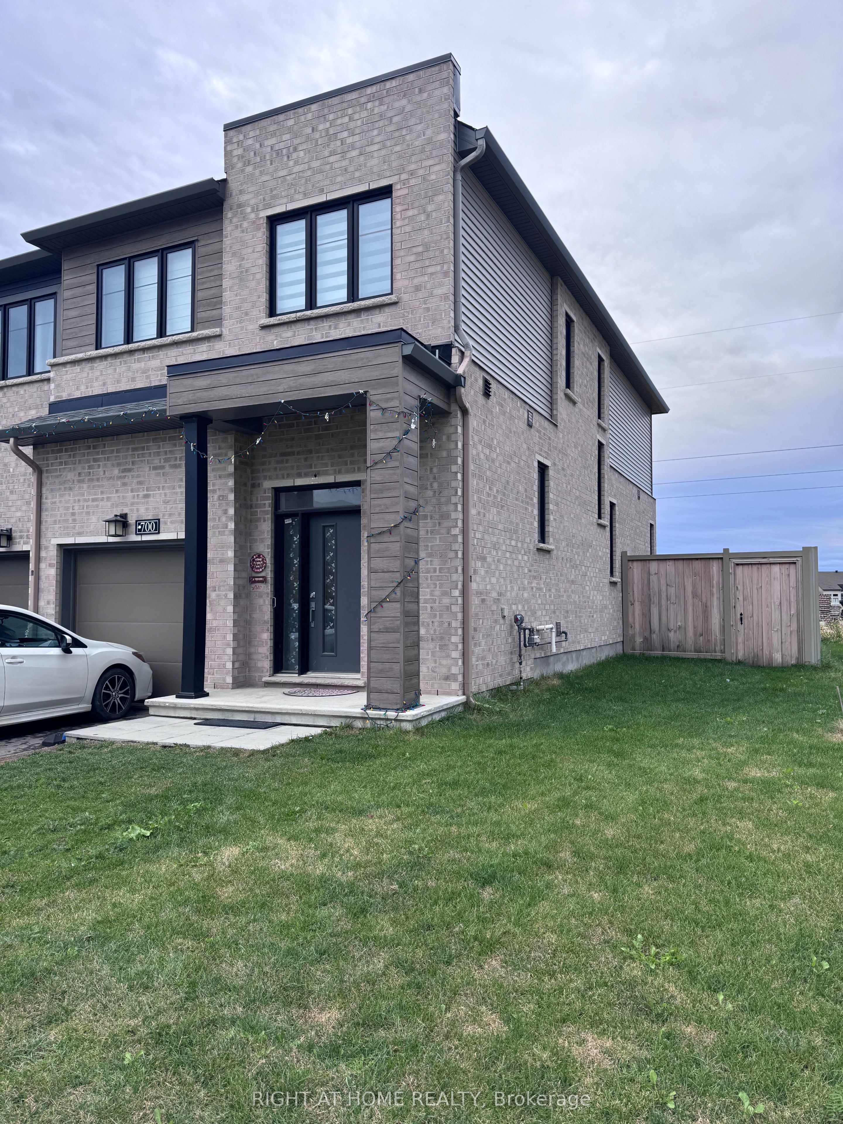 700 Fairline Row, Stittsville-Goulbourn 3