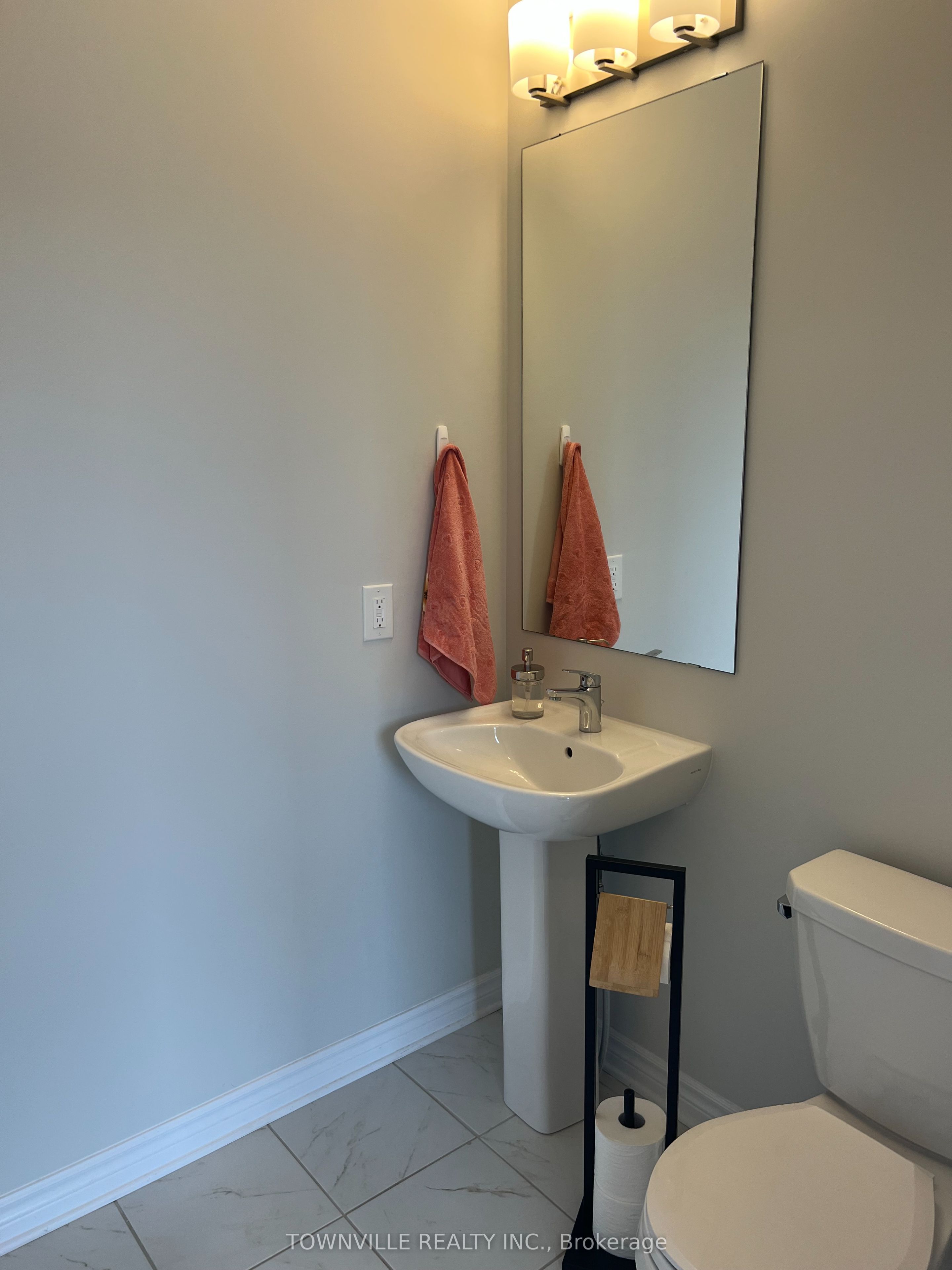 26 Chemin De Jargeau Road, Orleans-Gloucester 3