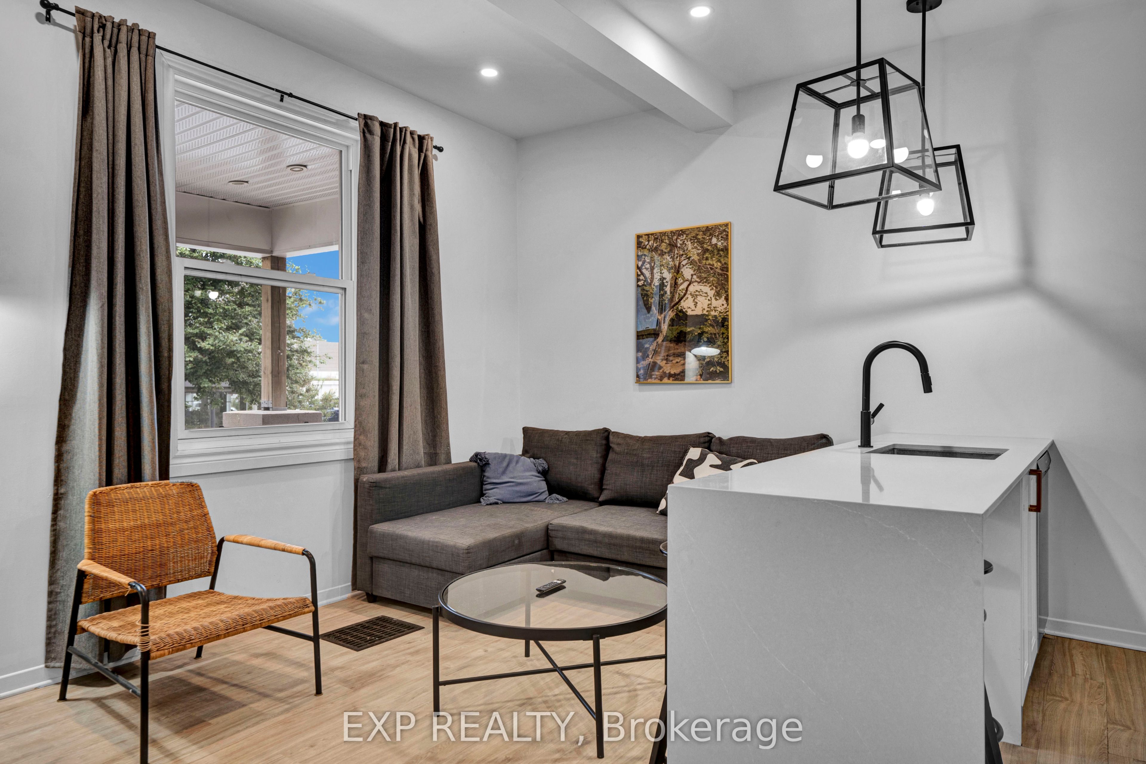 Unit 2 - 327 Catherine Street, Ottawa 4