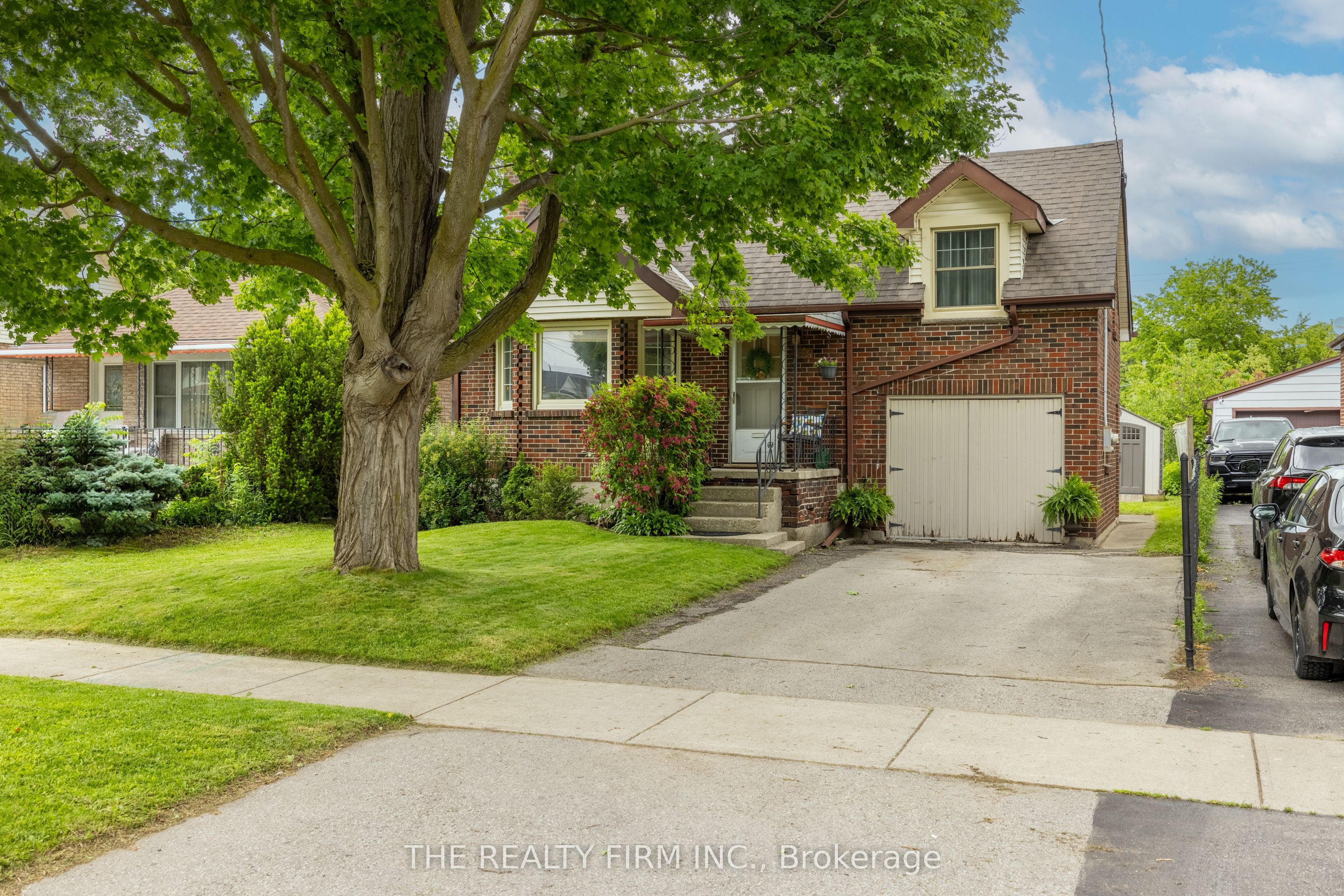 384 Spruce Street, London 2