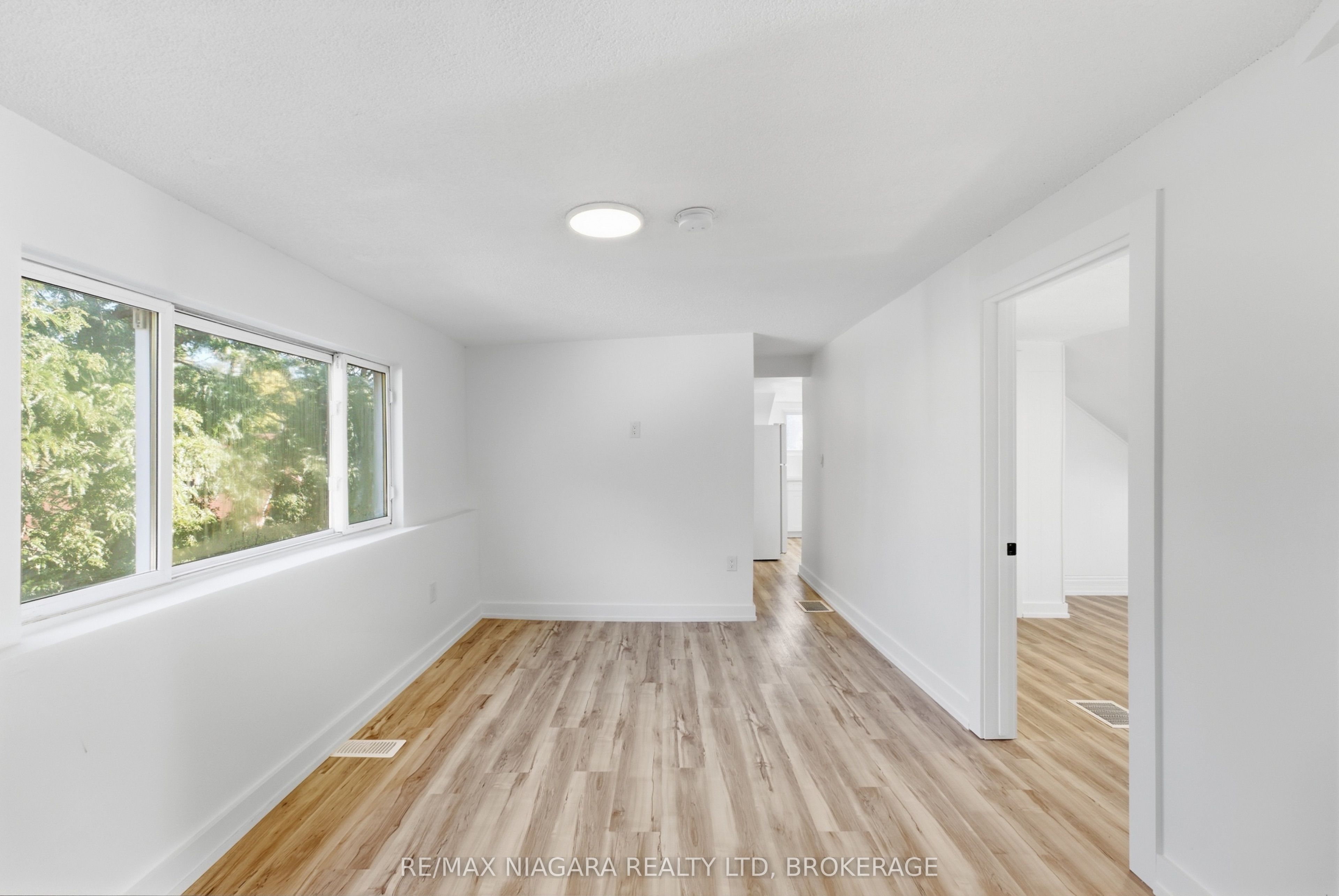 Unit Upper - 34 Haig Street, St. Catharines 3