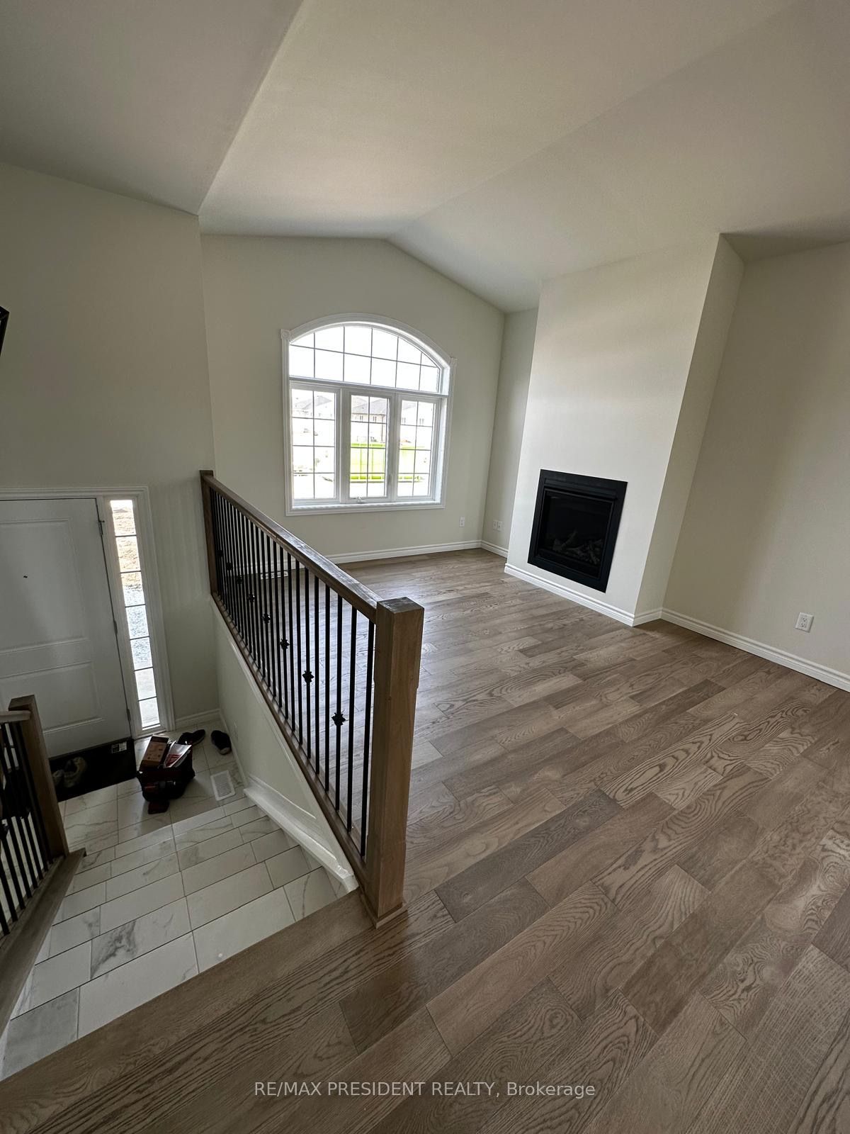 1075 Aspen Ridge Crescent, Lakeshore 4
