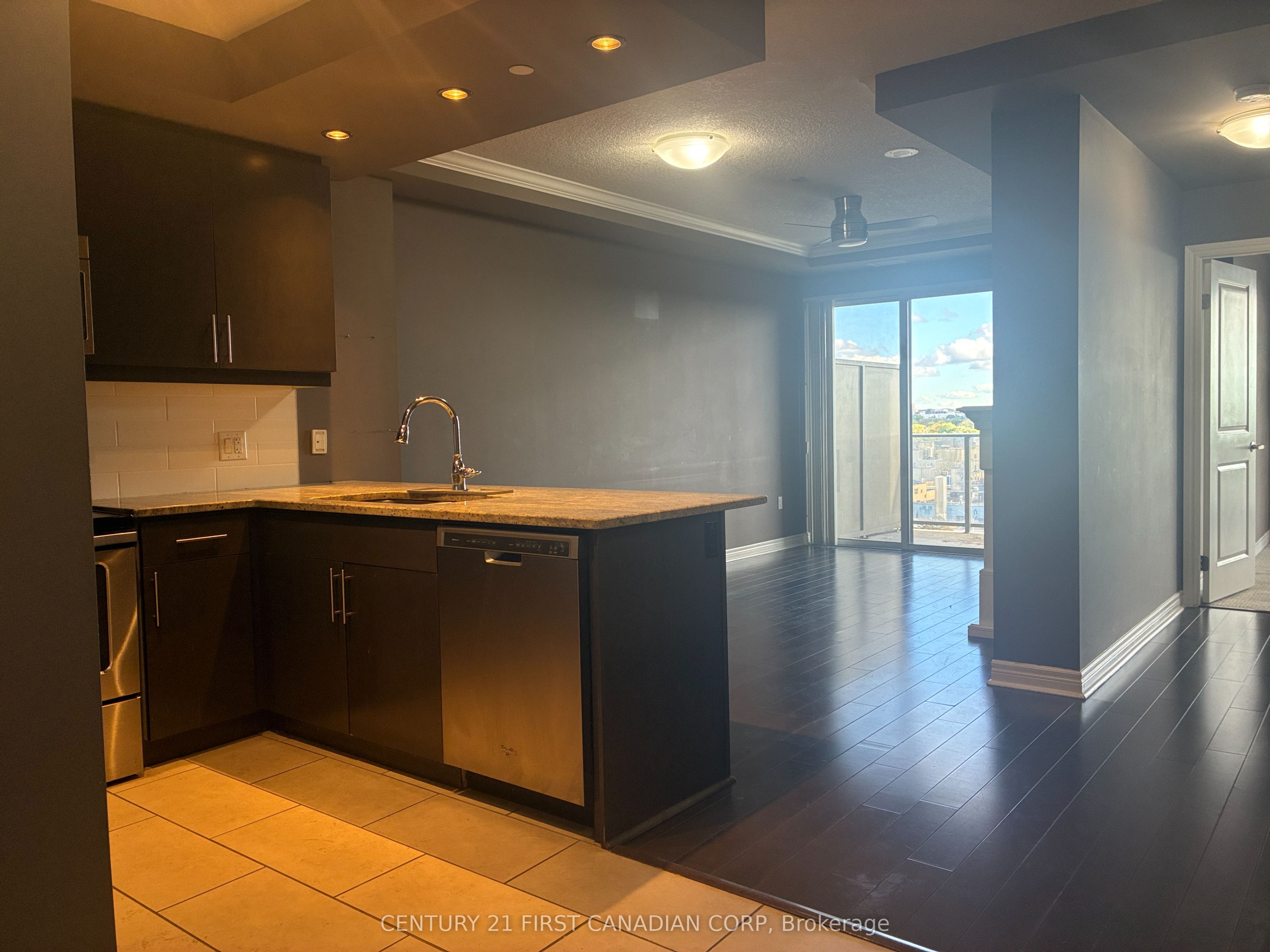 Unit 1506 - 330 Ridout Street N, London 2