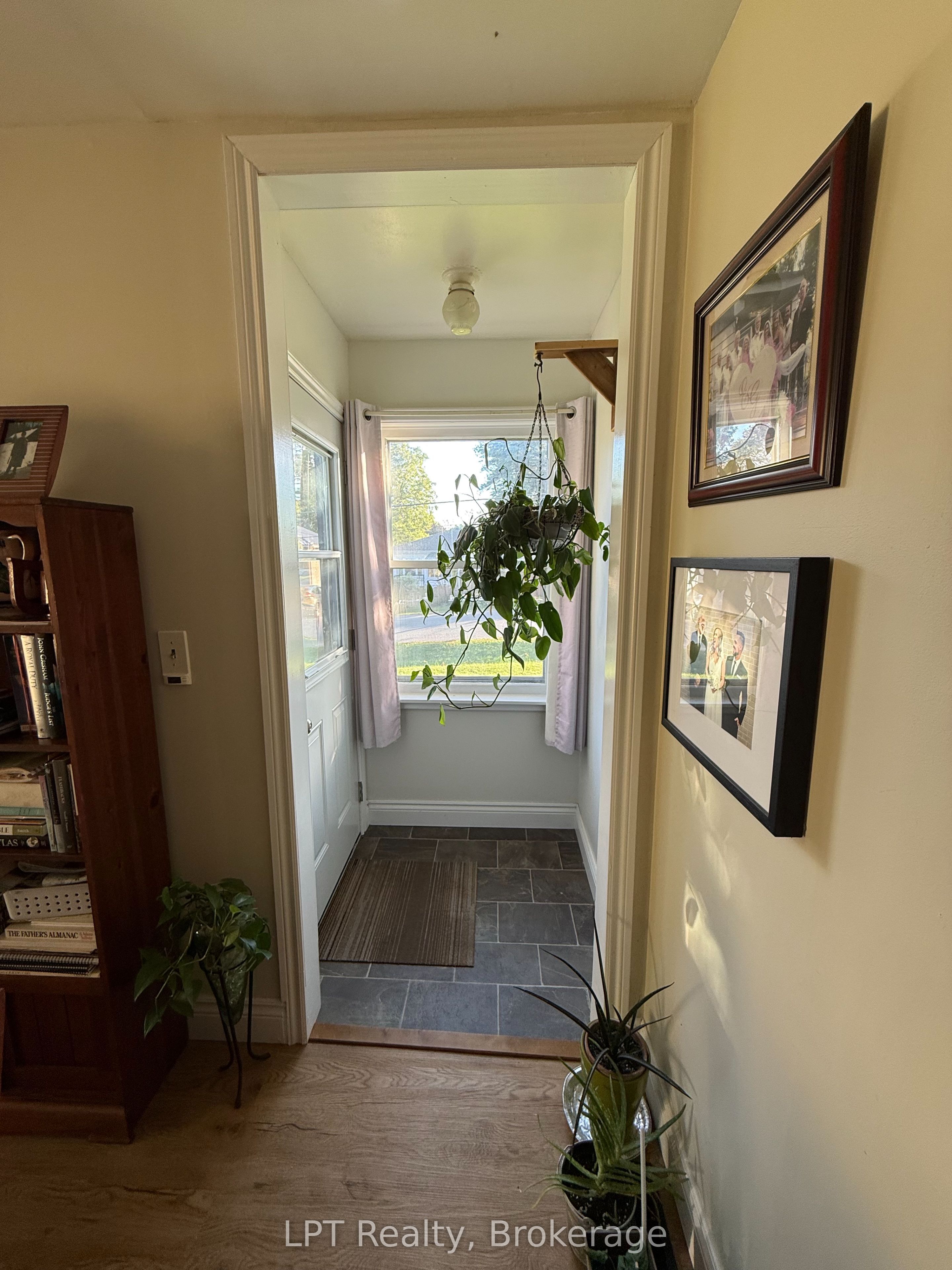 22 Third Street N, Prince Edward County 5